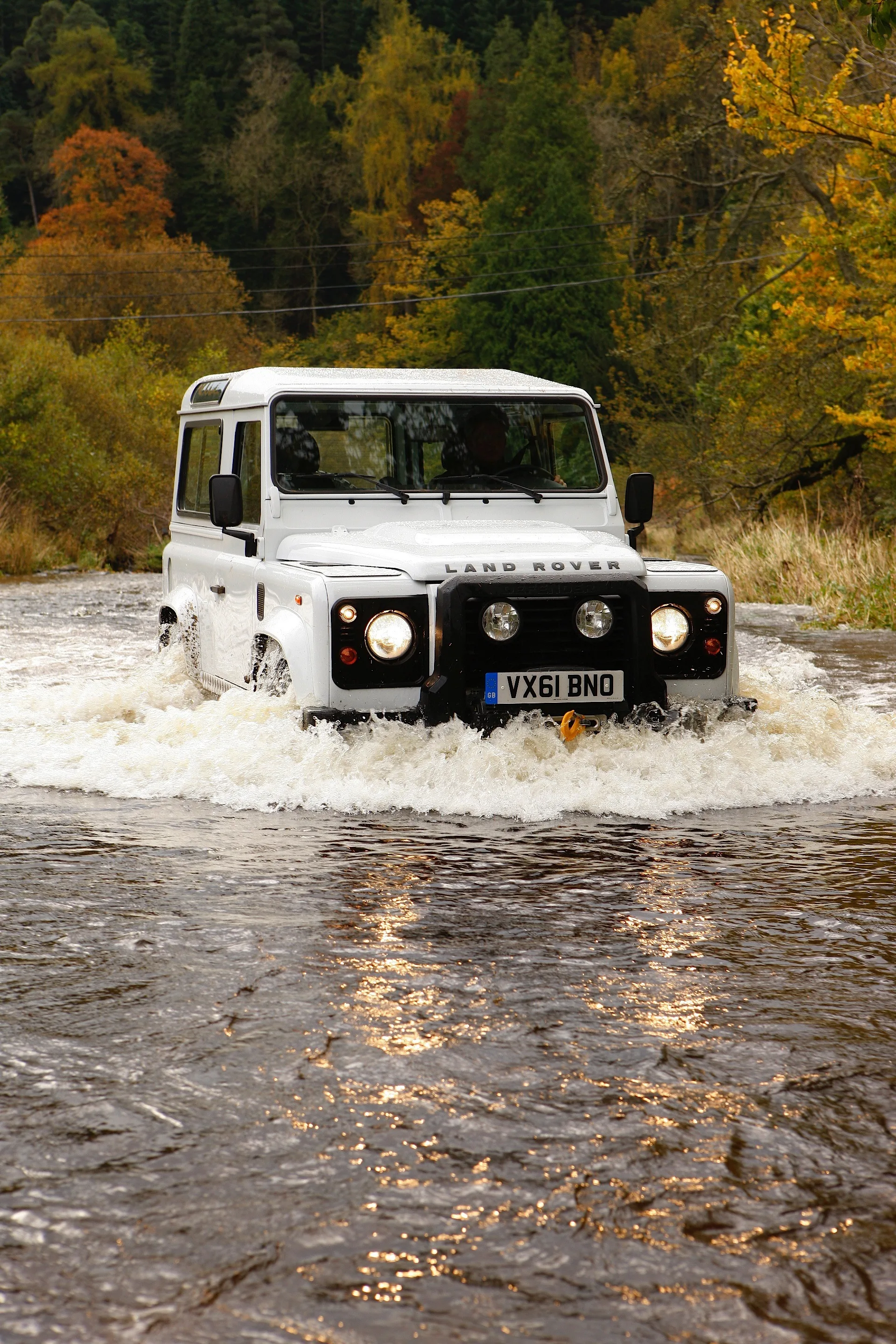 LAND-ROVER-Defender-90-5031_19.jpg