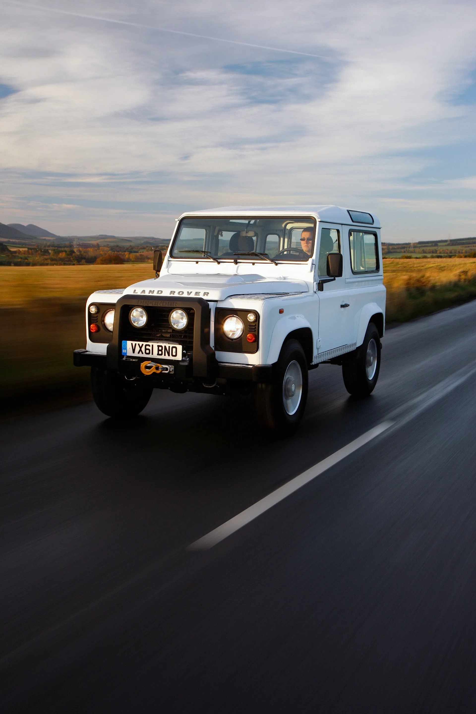 LAND-ROVER-Defender-90-5031_9.jpg