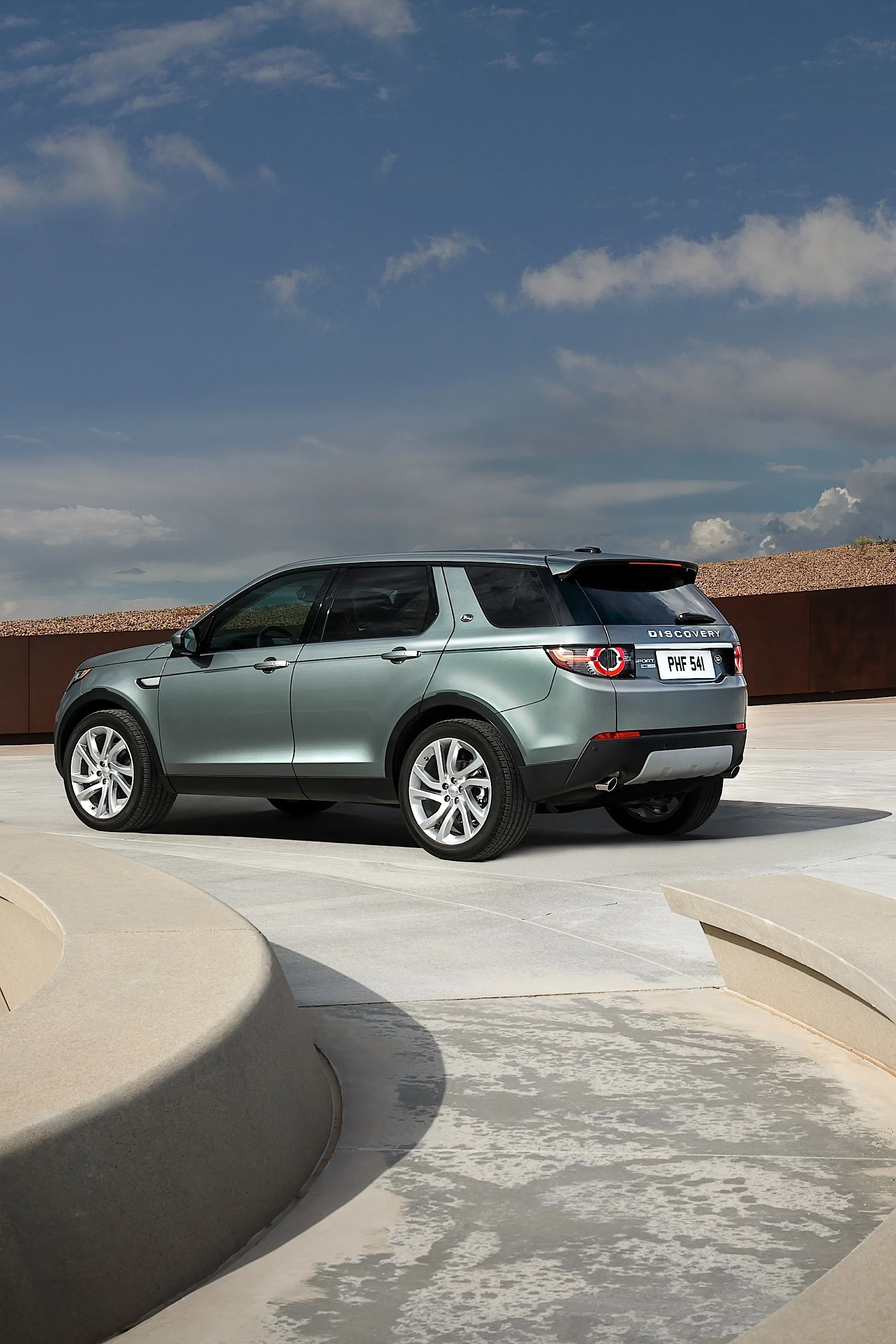 LAND-ROVER-Discovery-Sport-5276_5.jpg