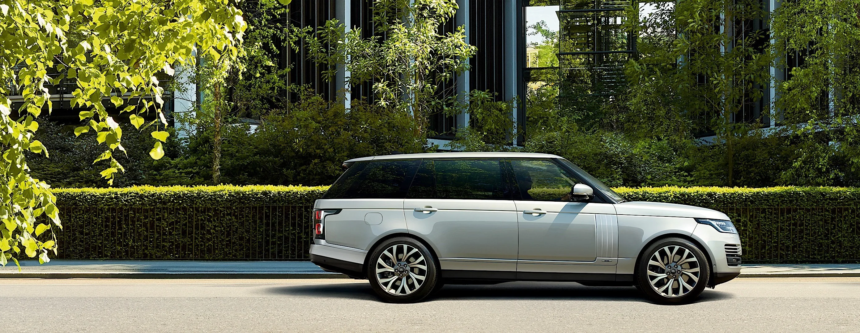 LAND-ROVER-Range-Rover-PHEV-6142_6.jpg