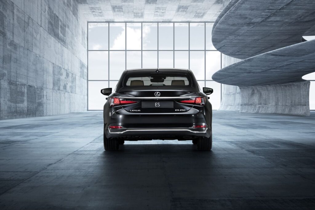 LEXUS ES  2018-2021