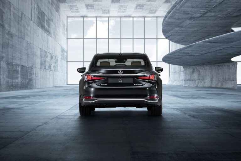 LEXUS ES  2018-2021