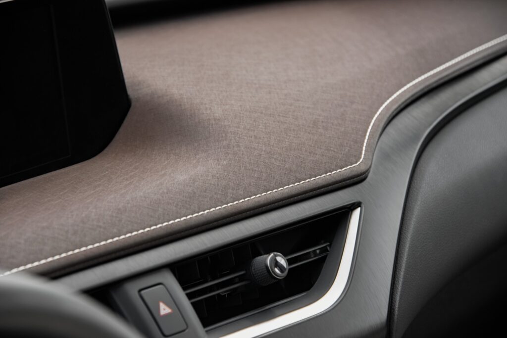 LEXUS UX 300e 2020-Present