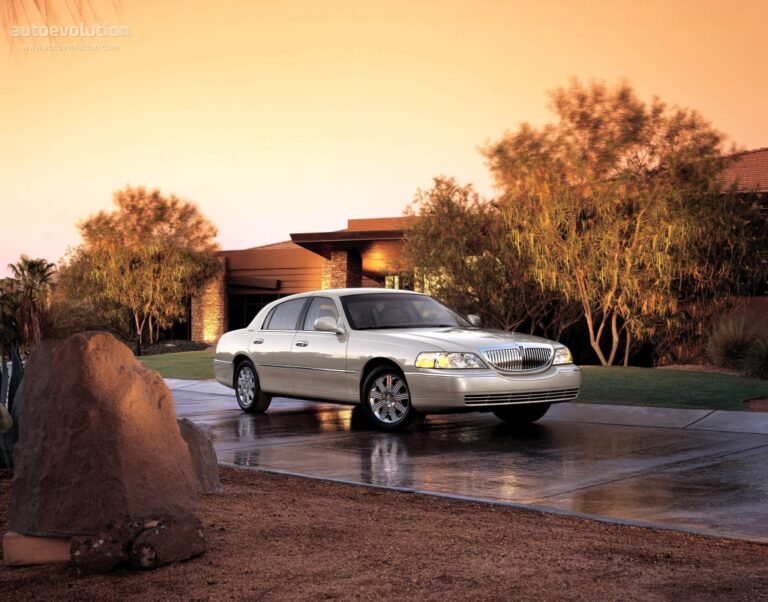 2003 Lincoln Town Car