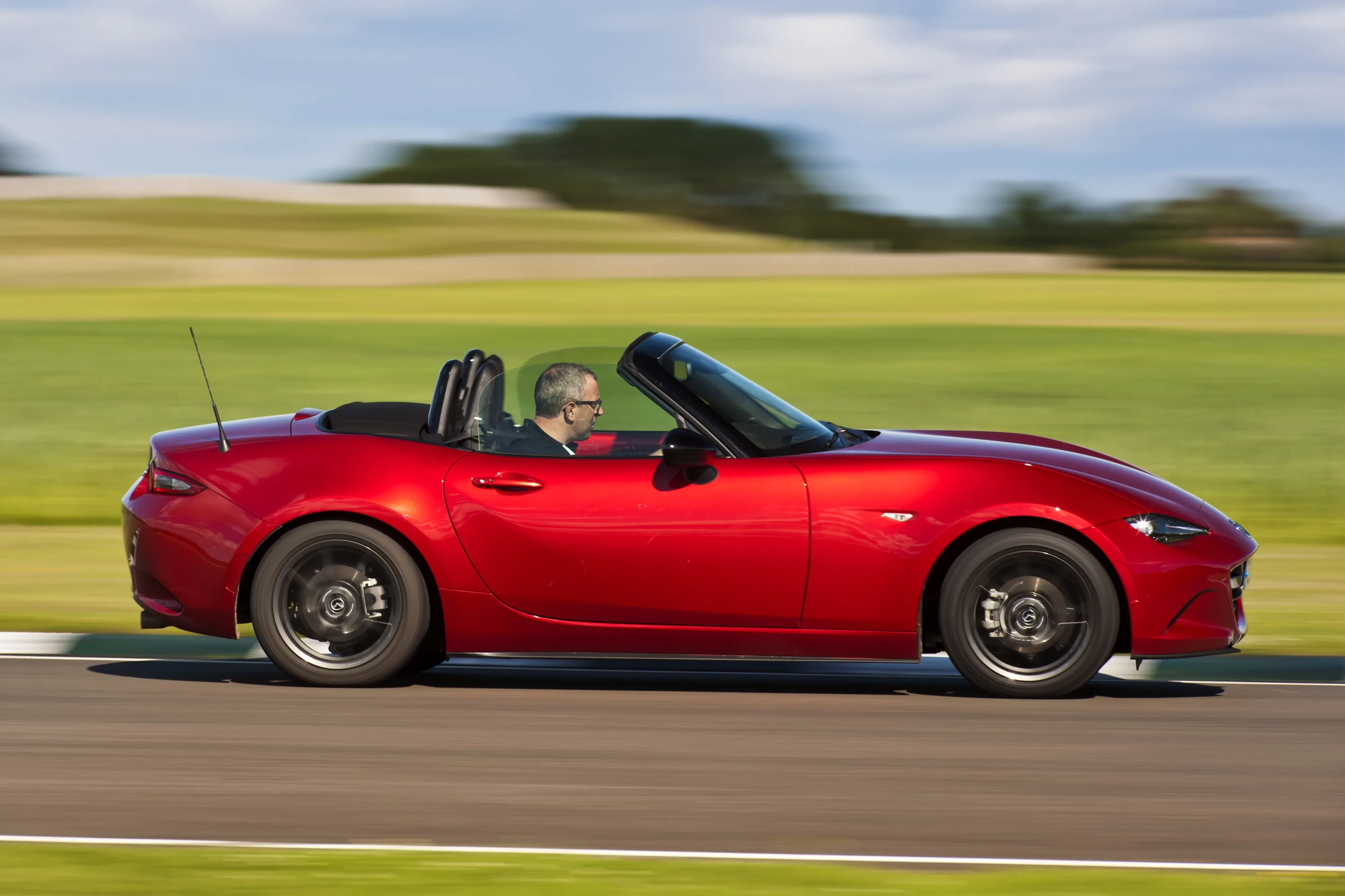 MAZDA-MX-5-Miata-5280_101.jpeg