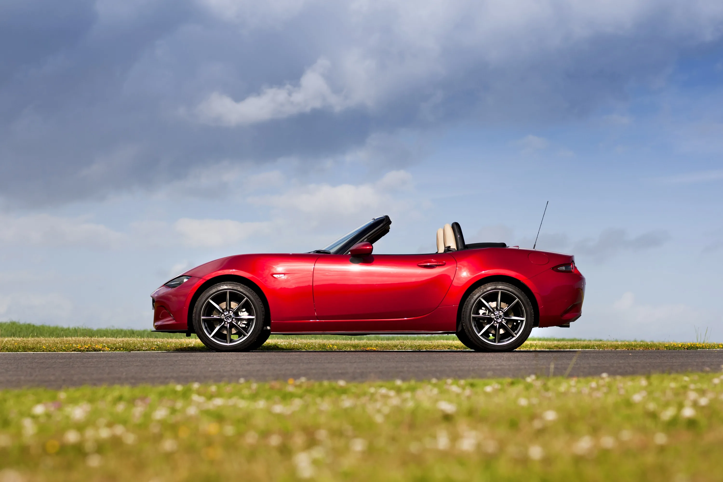 MAZDA-MX-5-Miata-5280_105.jpeg