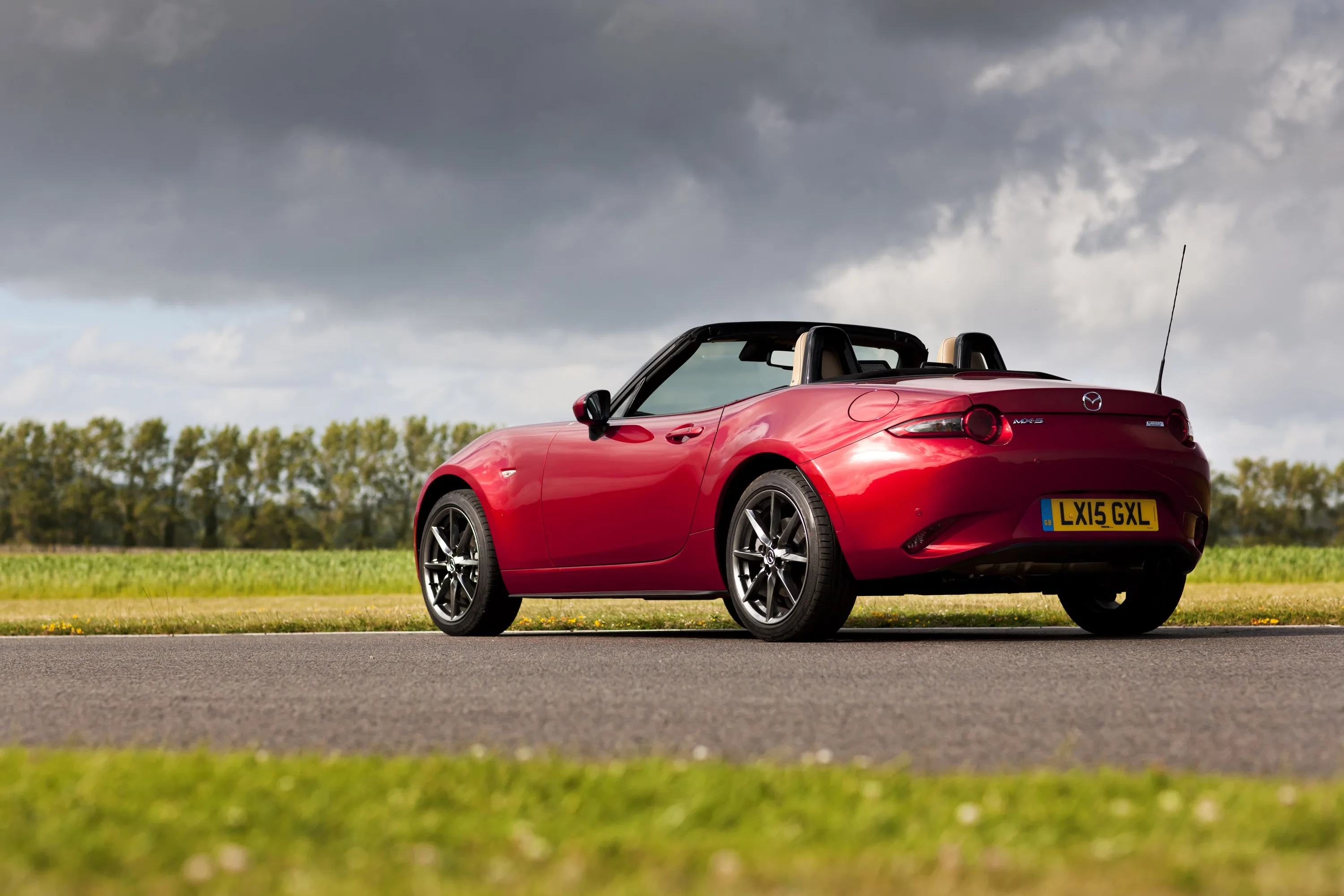MAZDA-MX-5-Miata-5280_106.jpeg