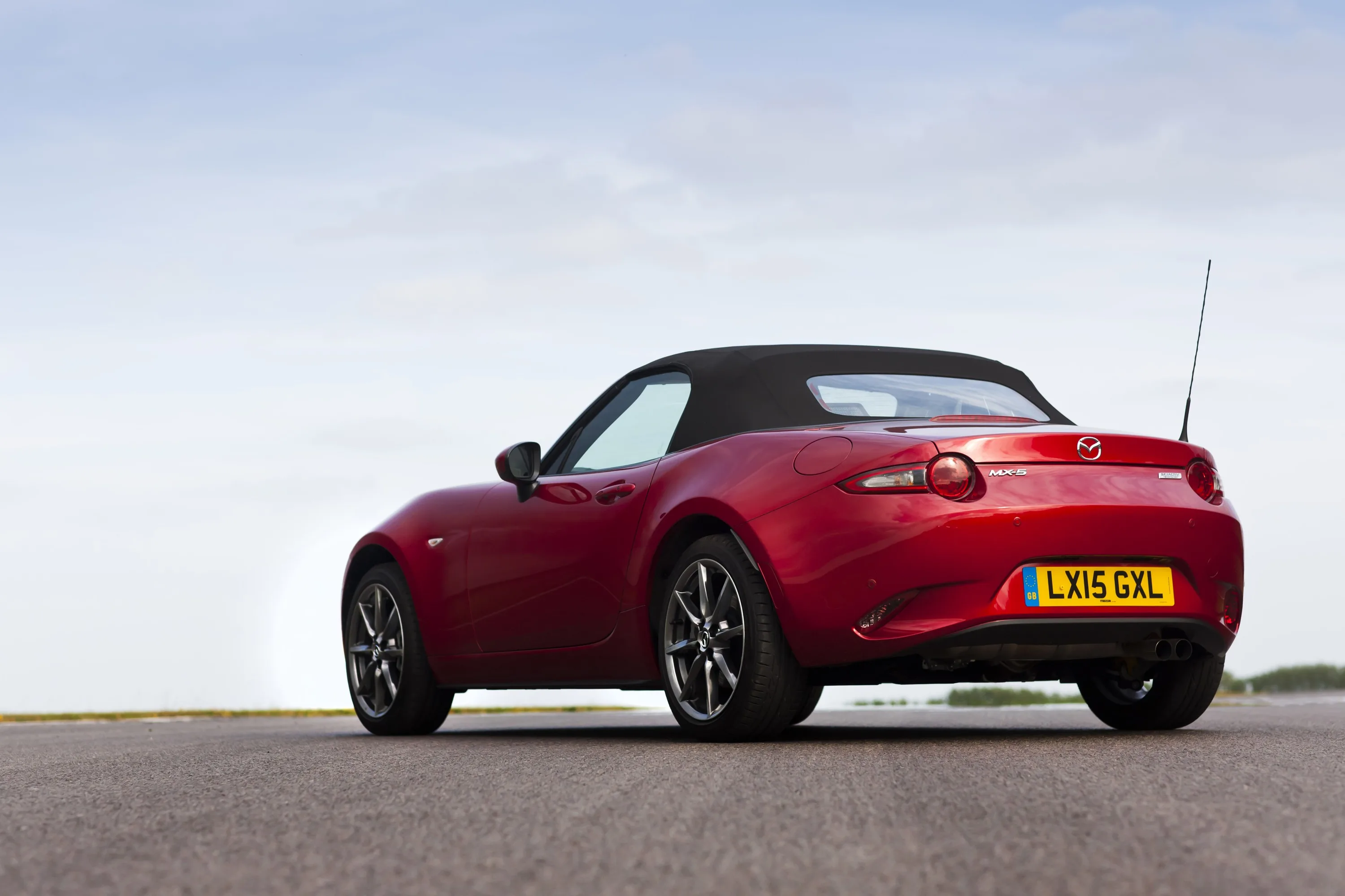 MAZDA-MX-5-Miata-5280_107.jpeg