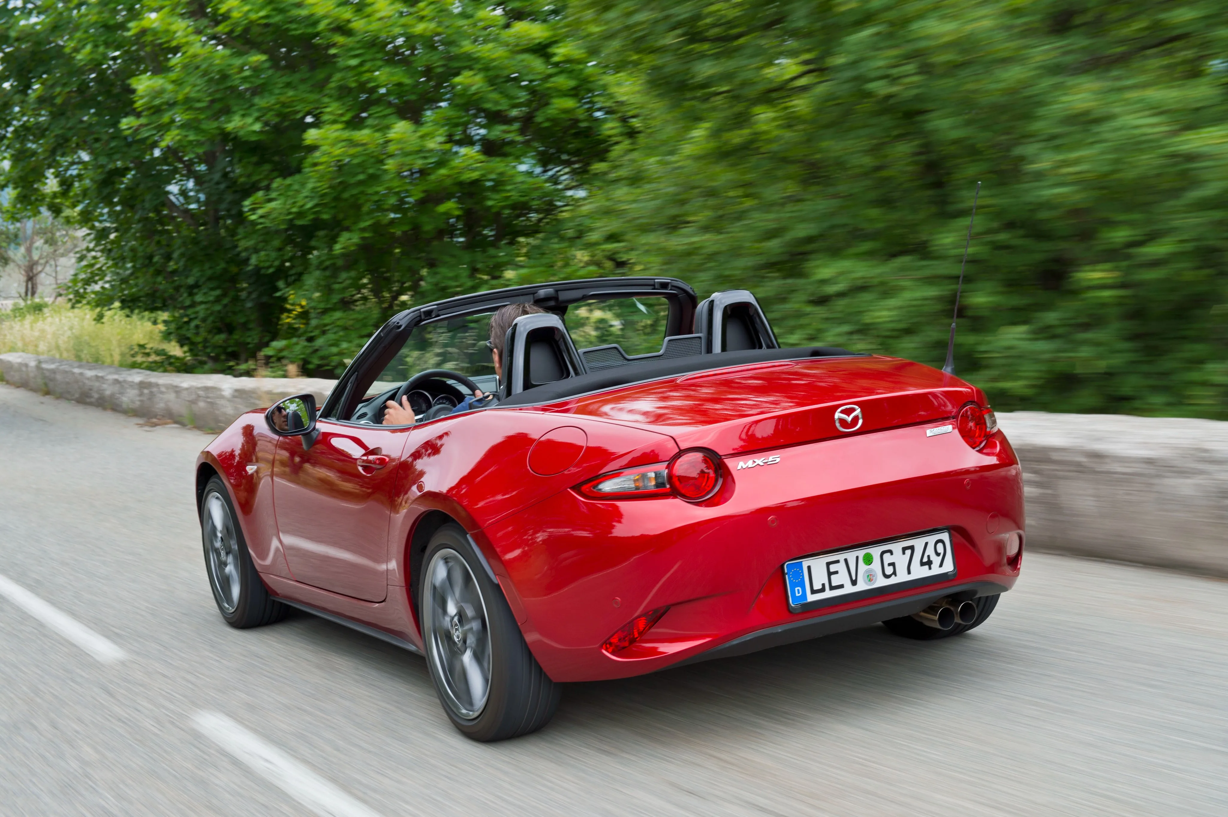 MAZDA-MX-5-Miata-5280_108.jpeg