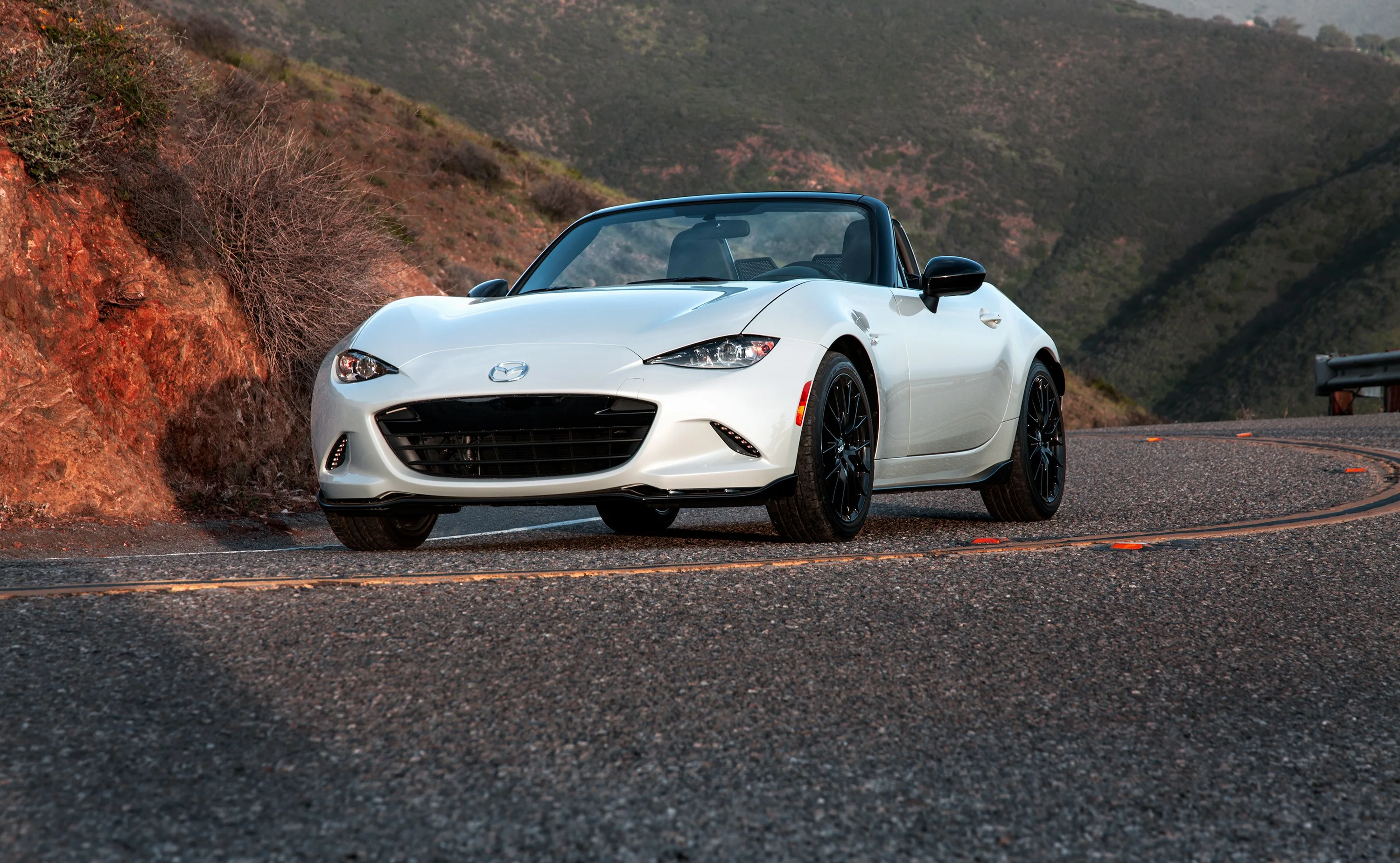 MAZDA-MX-5-Miata-5280_40.jpeg