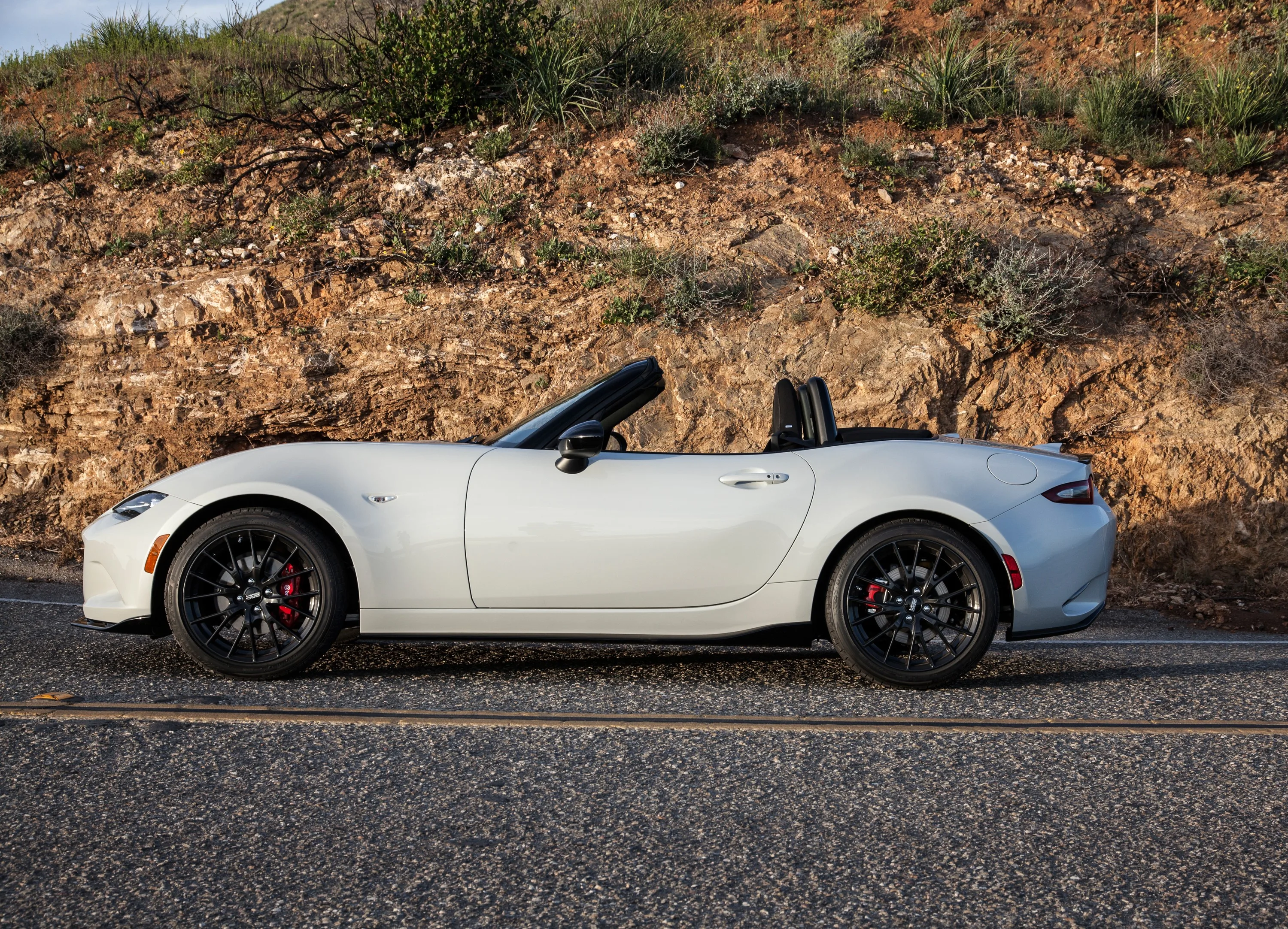 MAZDA-MX-5-Miata-5280_50.jpeg