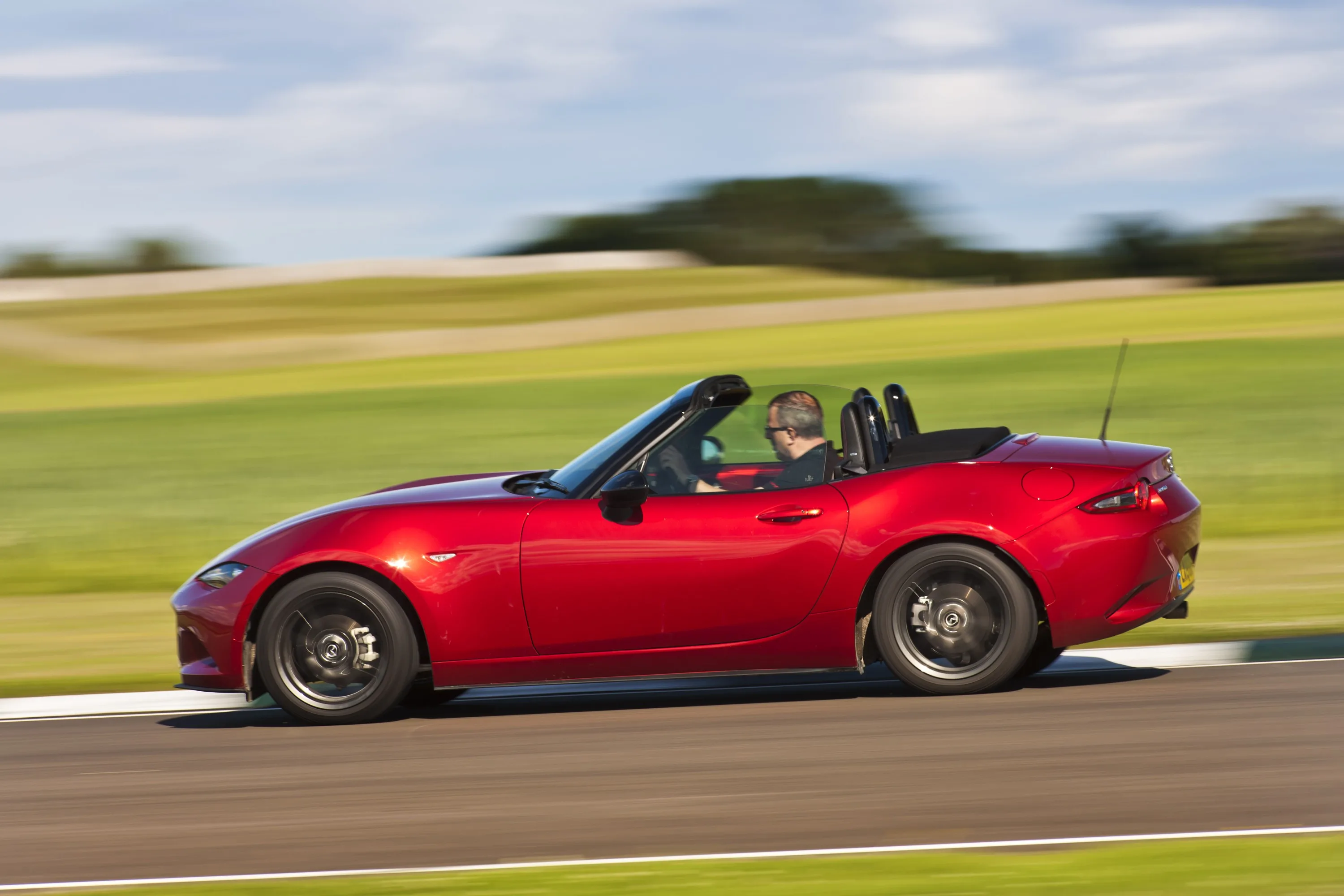 MAZDA-MX-5-Miata-5280_99.jpeg