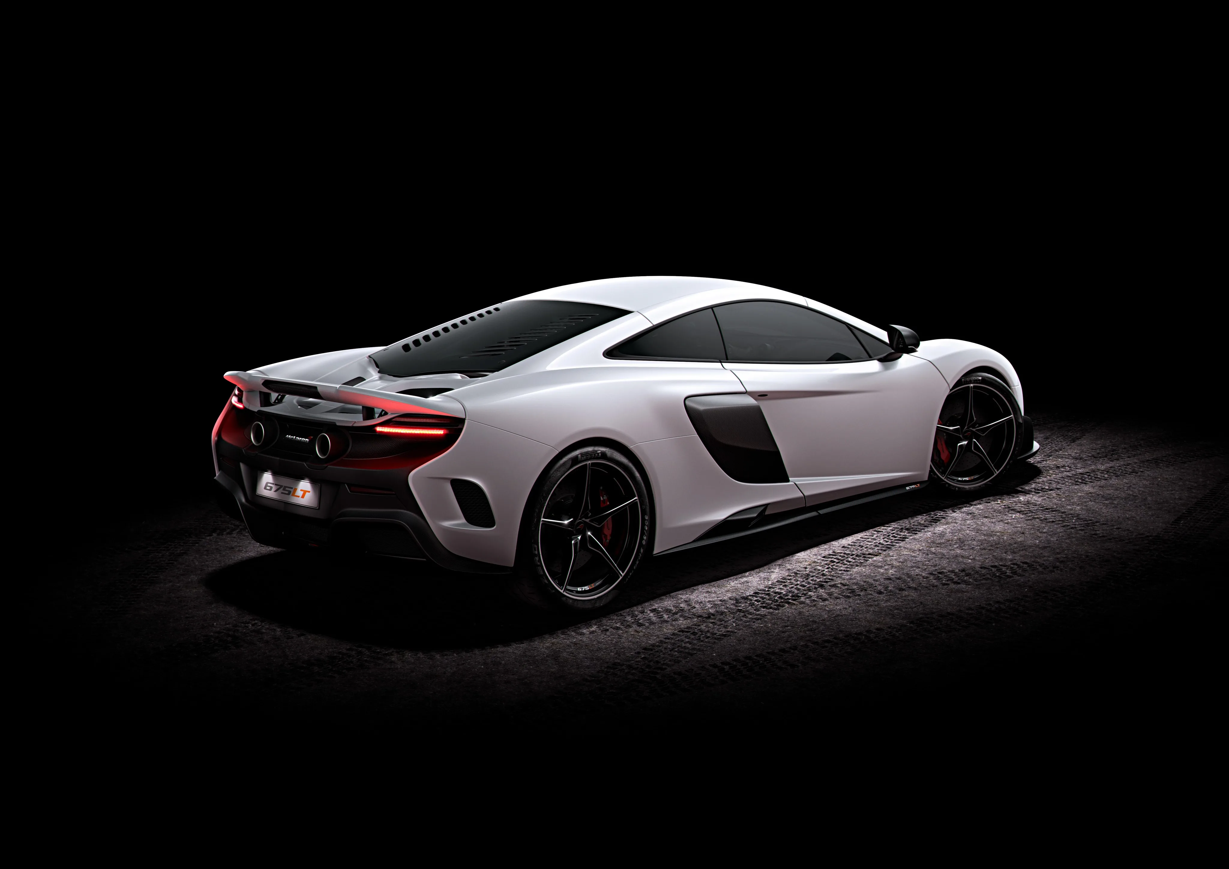 MCLAREN-675LT-5479_21.jpeg