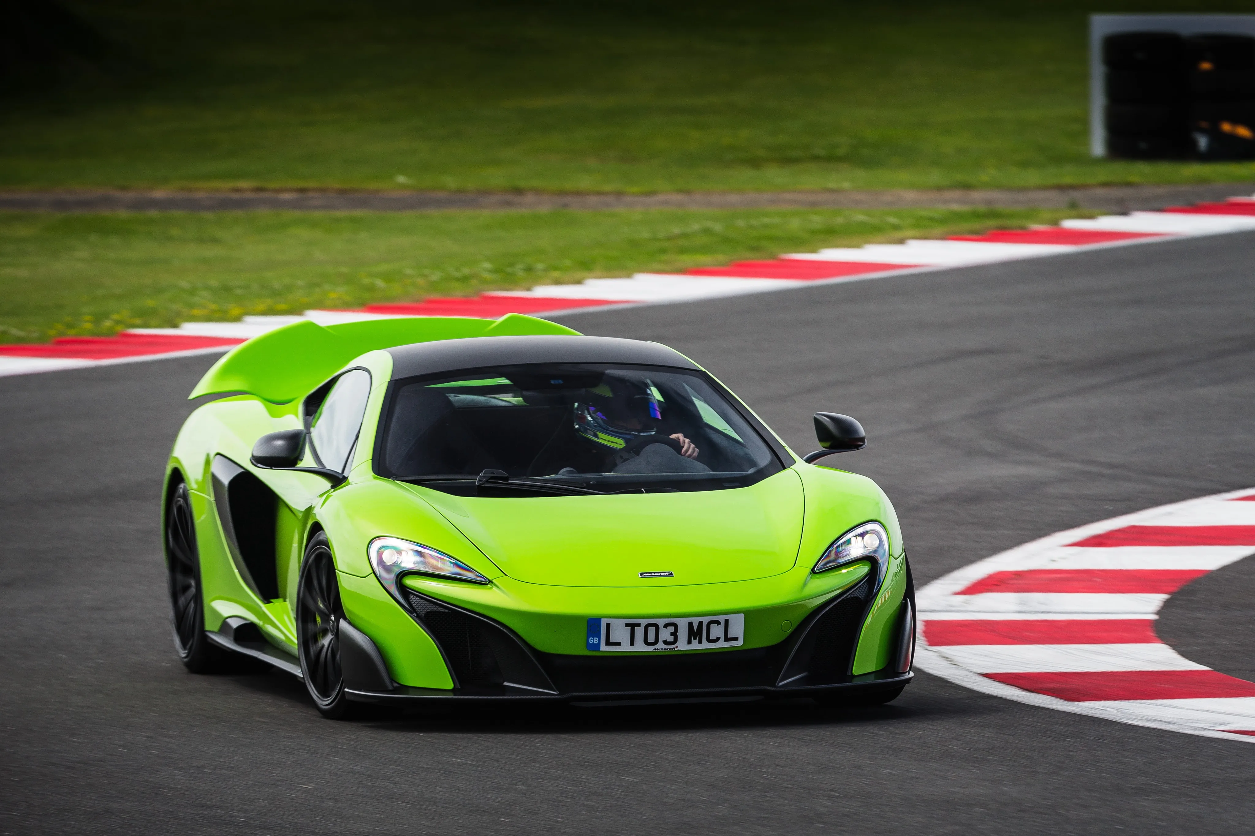 MCLAREN-675LT-5479_9.jpeg