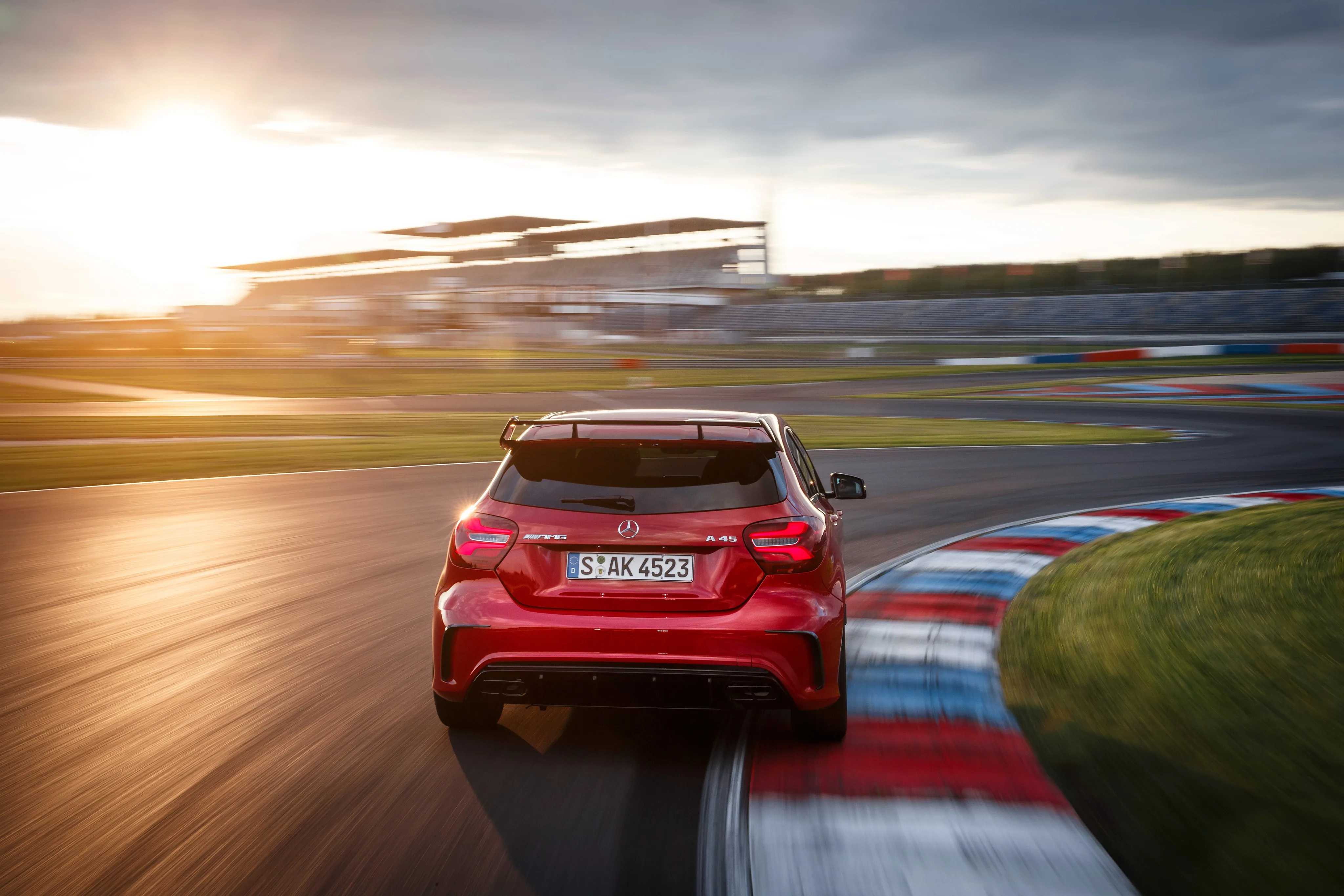 MERCEDES-BENZ-A45-AMG-5548_23.jpeg