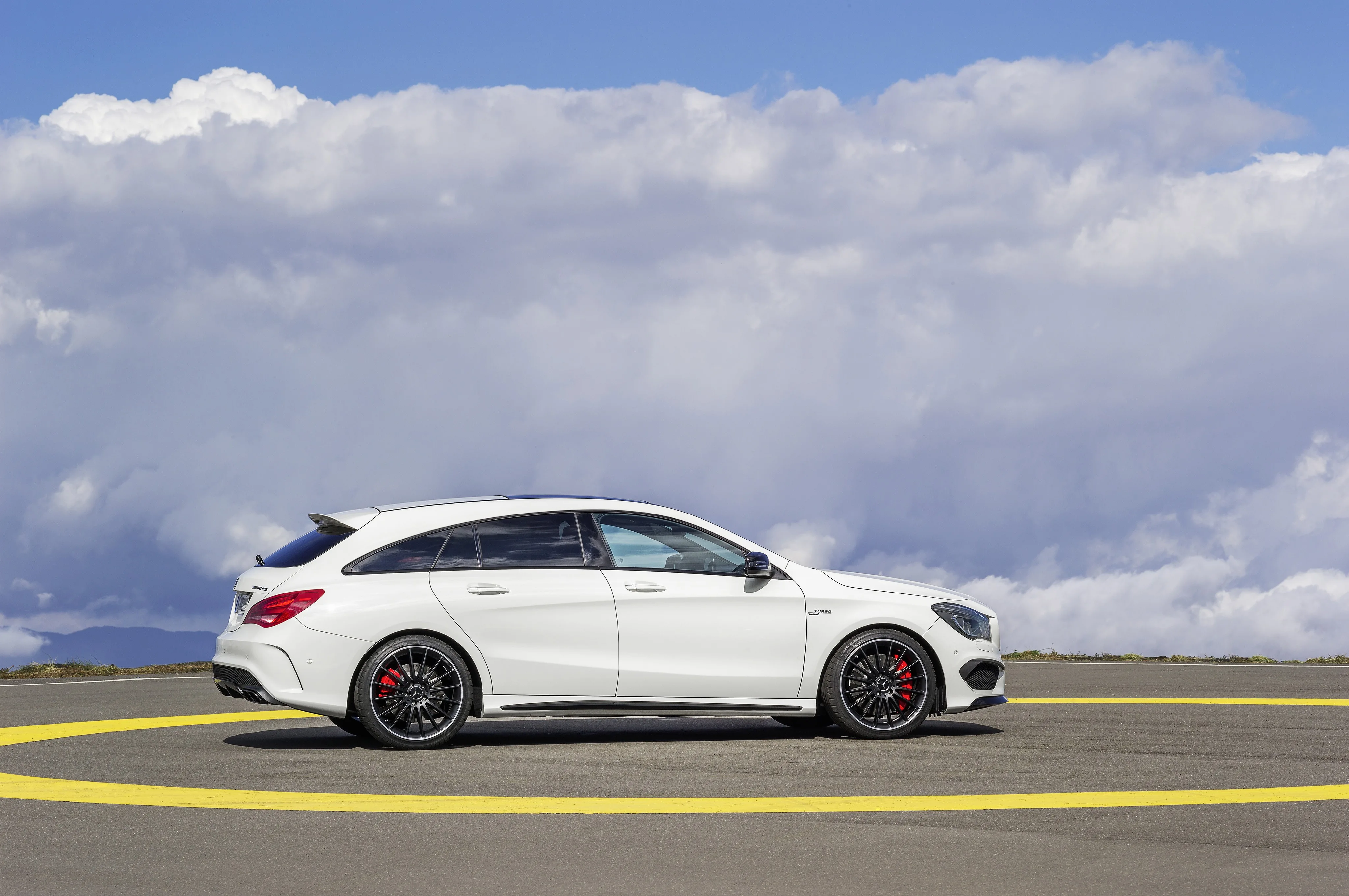 MERCEDES-BENZ-CLA-AMG-Shooting-Brake-5345_15.jpg