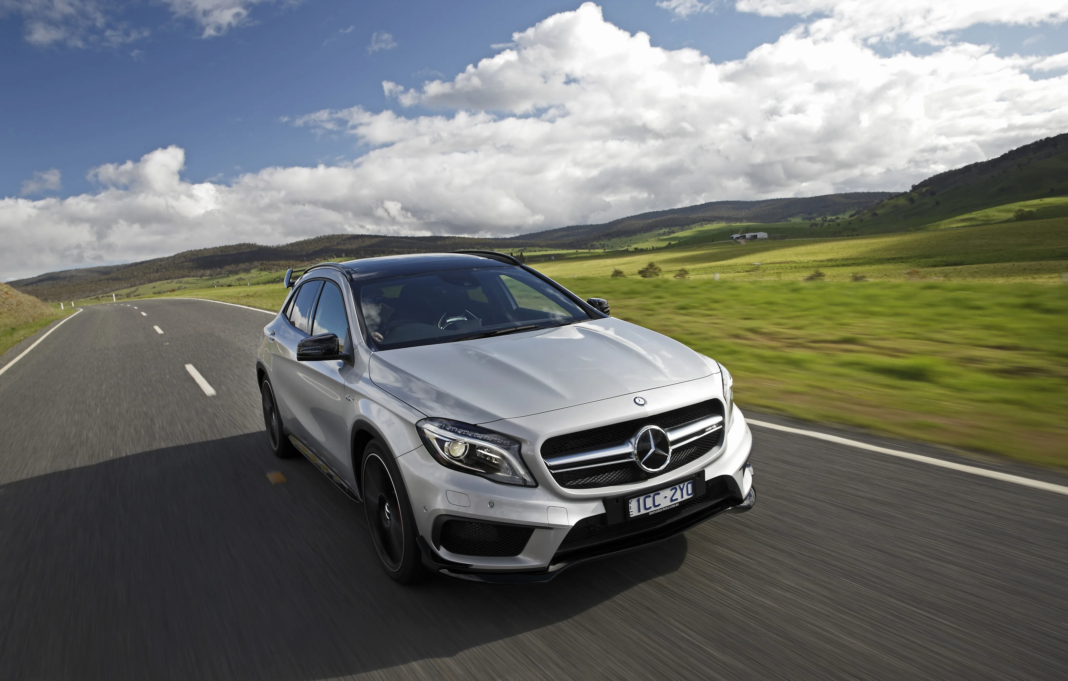 MERCEDES-BENZ-GLA-45-AMG-5083_28.jpeg