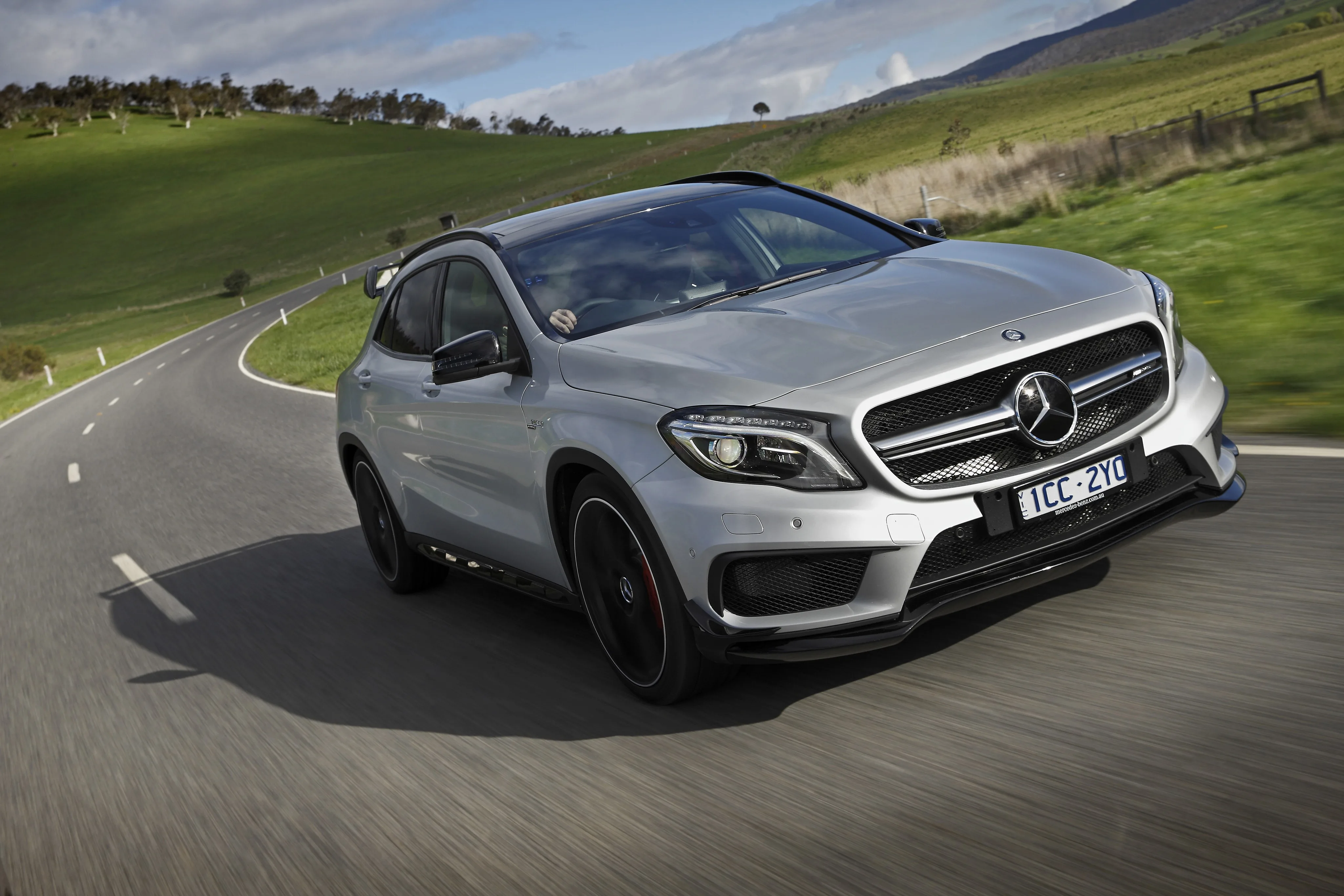 MERCEDES-BENZ-GLA-45-AMG-5083_34.jpeg