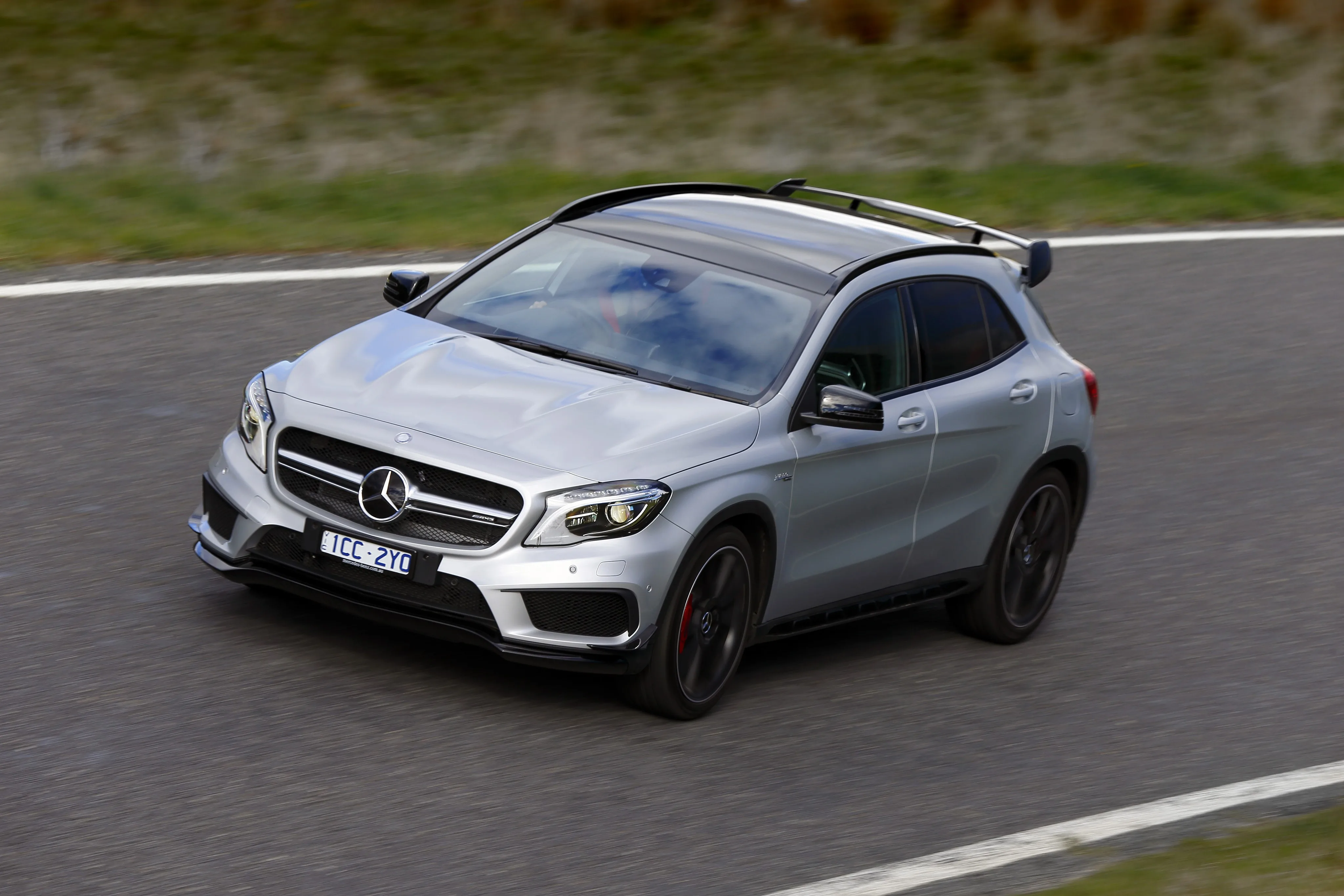 MERCEDES-BENZ-GLA-45-AMG-5083_40.jpeg