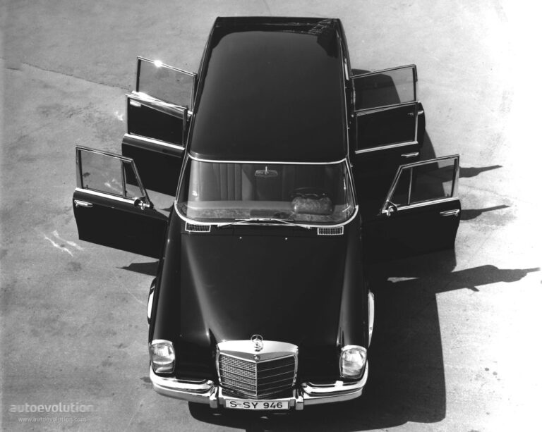 MERCEDES BENZ 600 Pullman 6-door (V100) 1964-1981