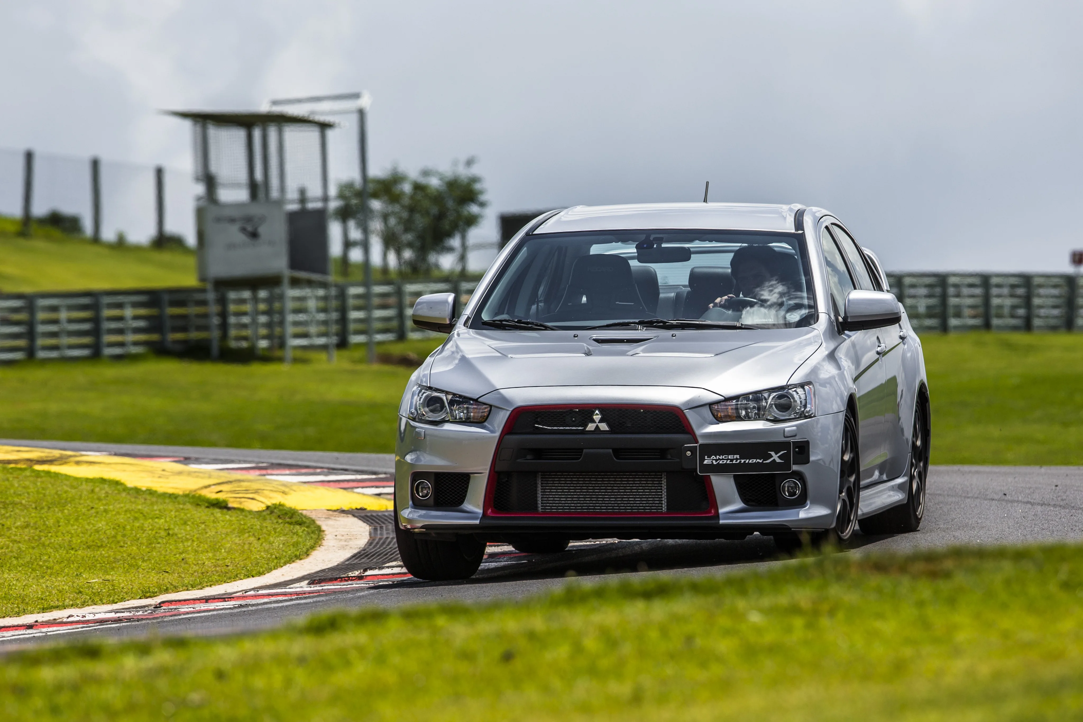 MITSUBISHI-Lancer-Evolution-X-3769_137-1.jpeg