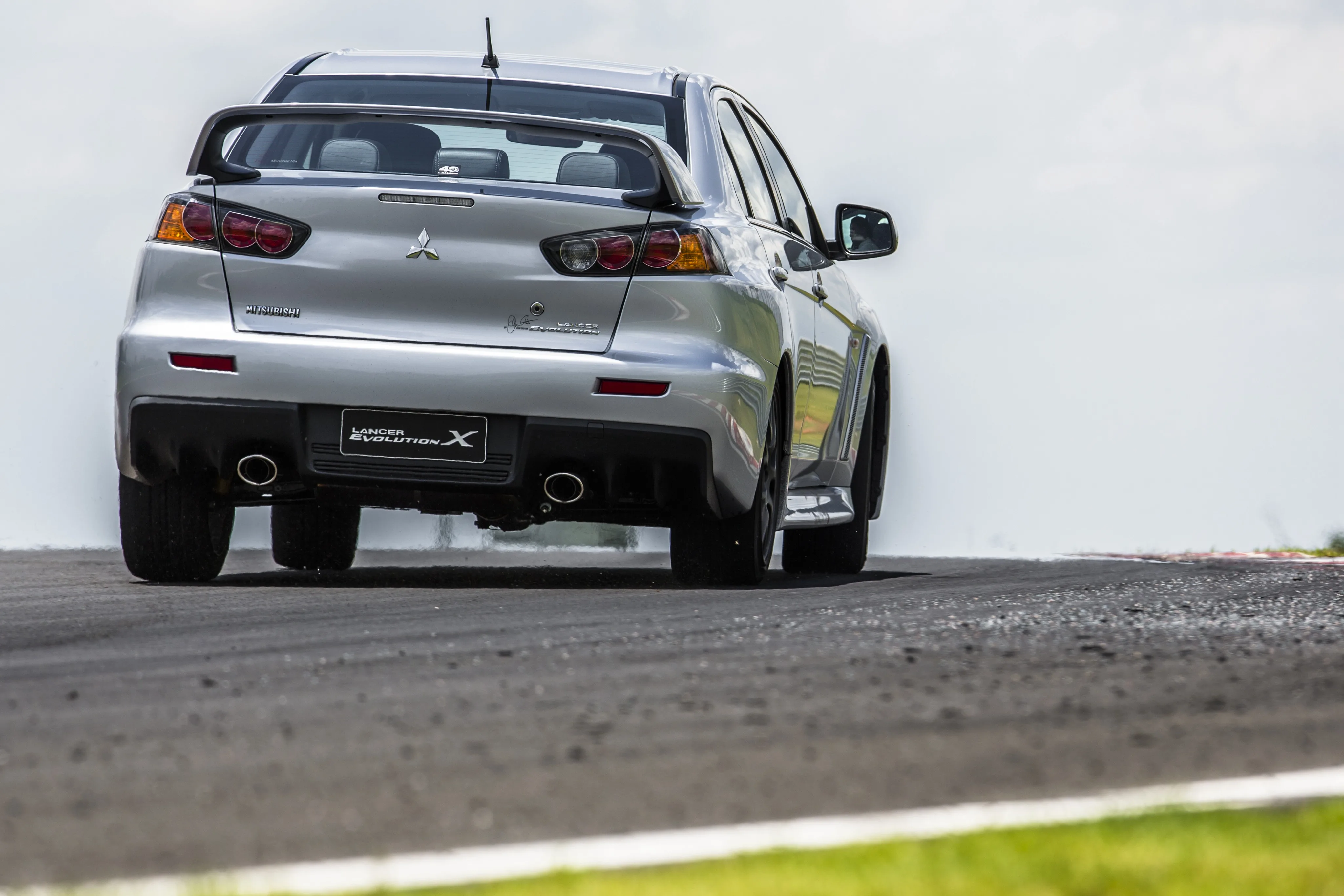 MITSUBISHI-Lancer-Evolution-X-3769_197-1.jpeg