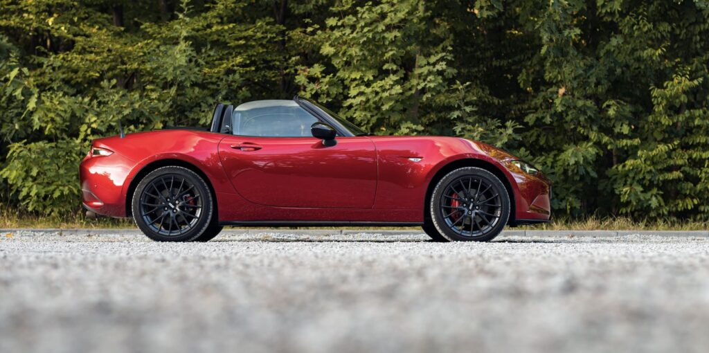 Mazda szykuje elektryczną wersję kultowej MX-5 w obliczu zmiany rynkowych trendów