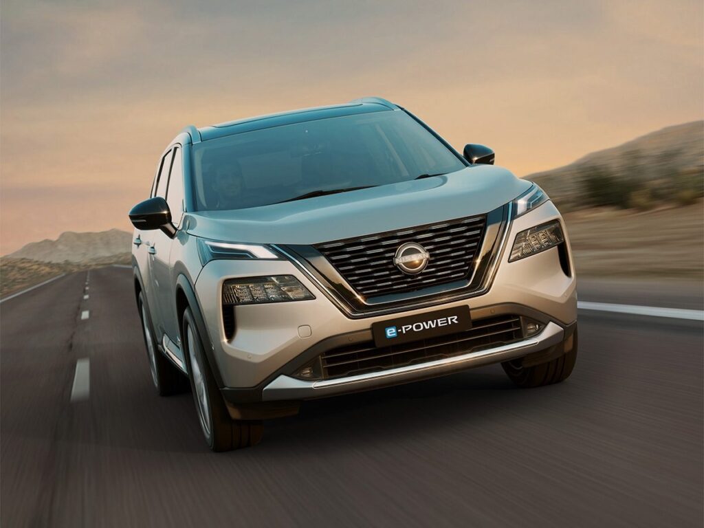 Nowa generacja hybrydy e-Power Nissana: mniejsze zużycie paliwa i cichsza praca silnika w X-Trail