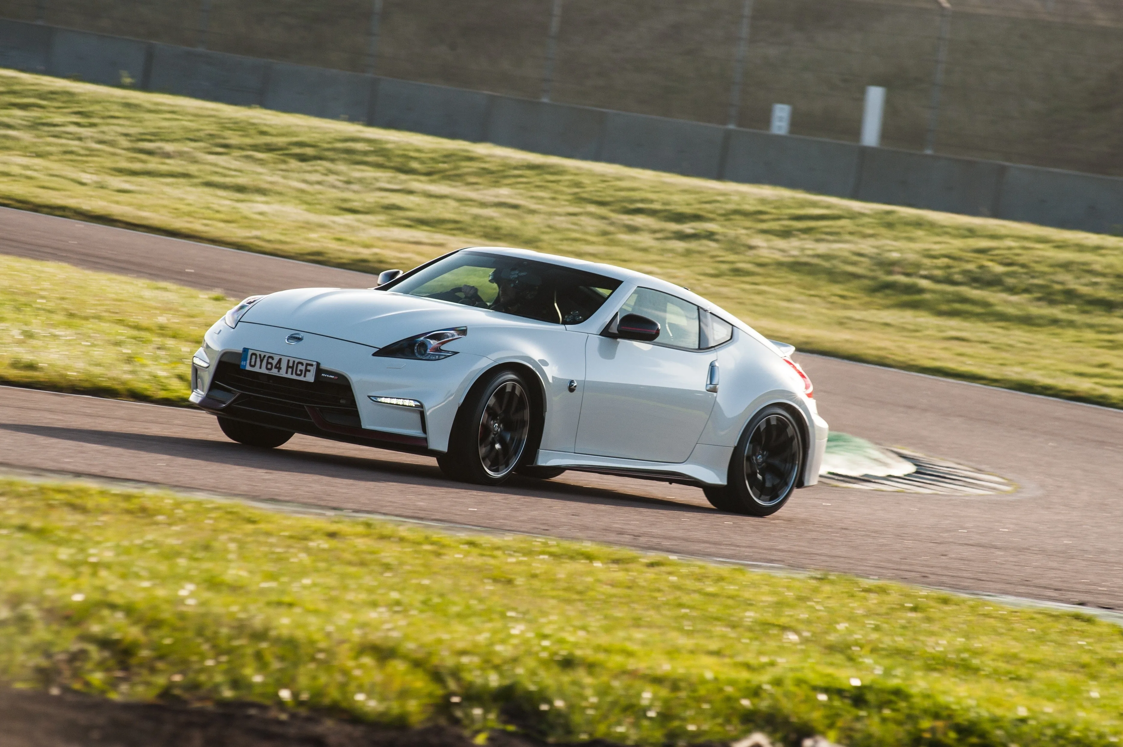 NISSAN-370Z-Nismo-5508_15.jpeg
