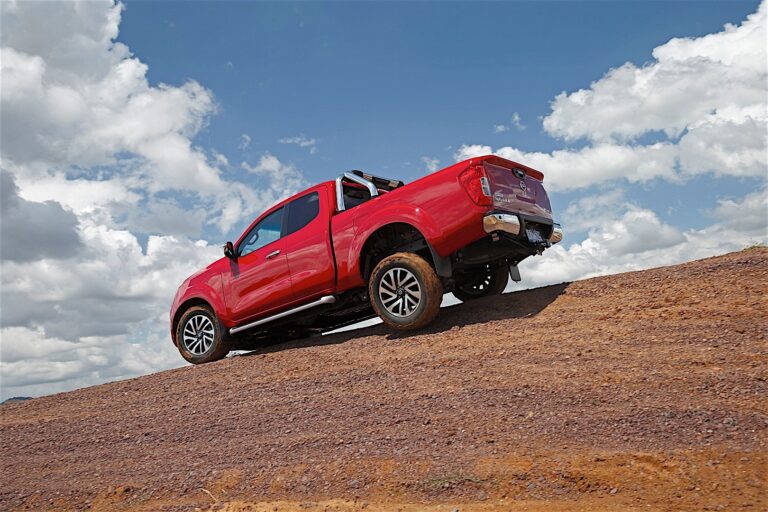 NISSAN Navara NP300 King Cab 2015-Present