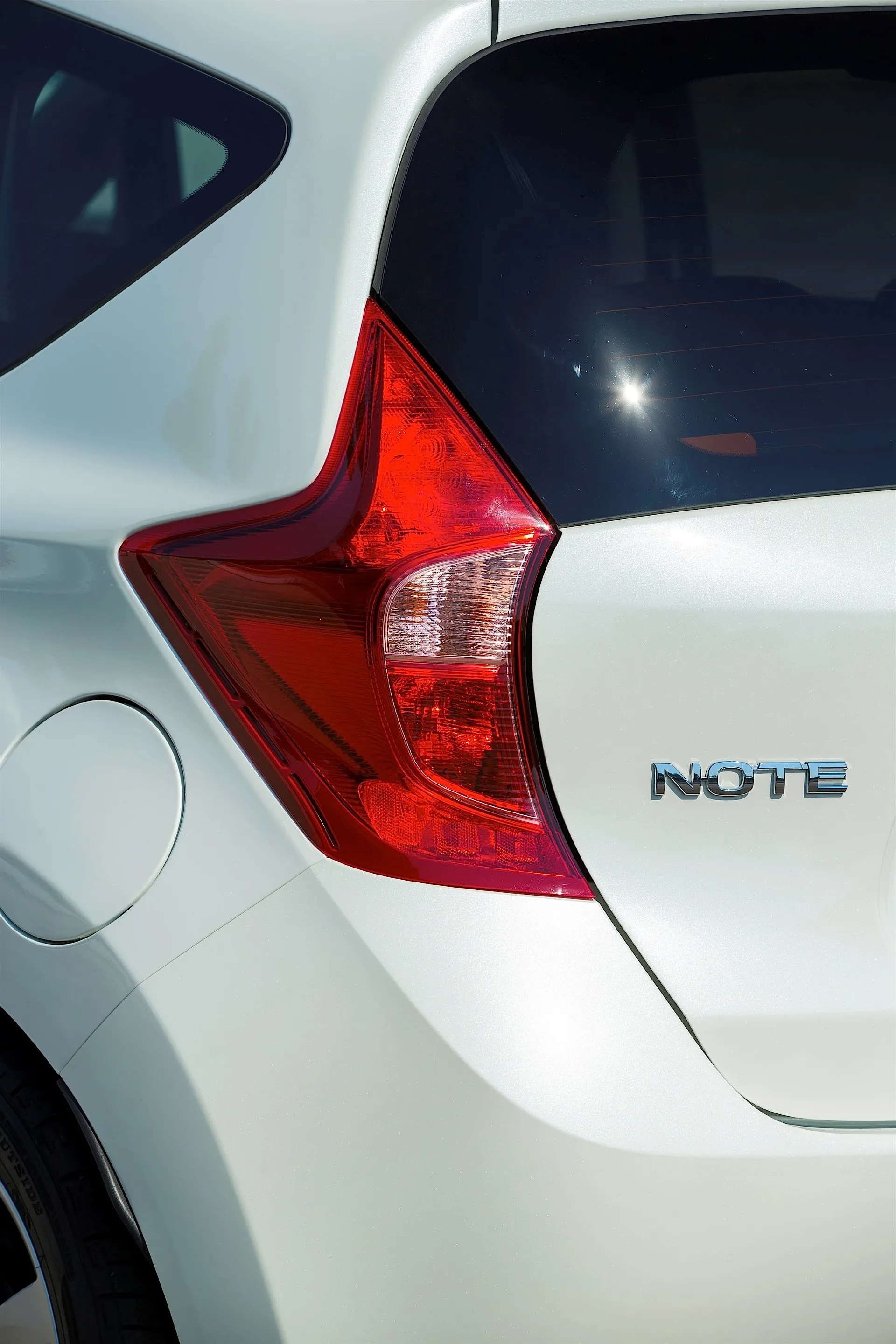 NISSAN-Note-4925_86.jpg