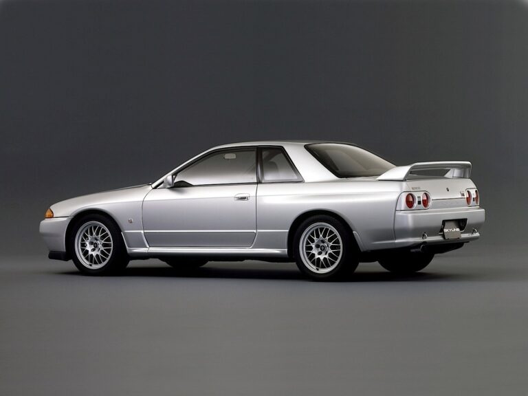 NISSAN Skyline GT-R V-Spec (R32) 1993-1994