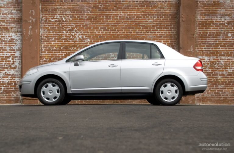 2006 Nissan Tiida/Versa Sedan