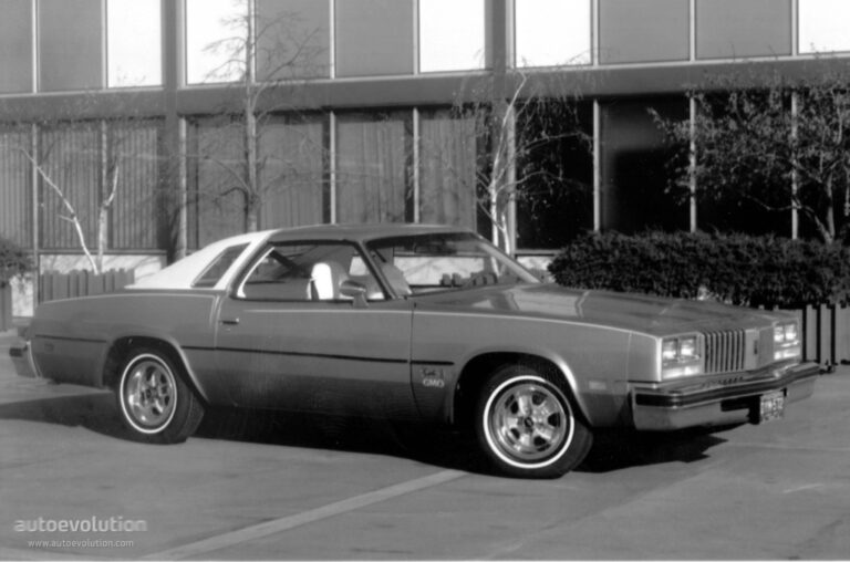 OLDSMOBILE Cutlass S 1975