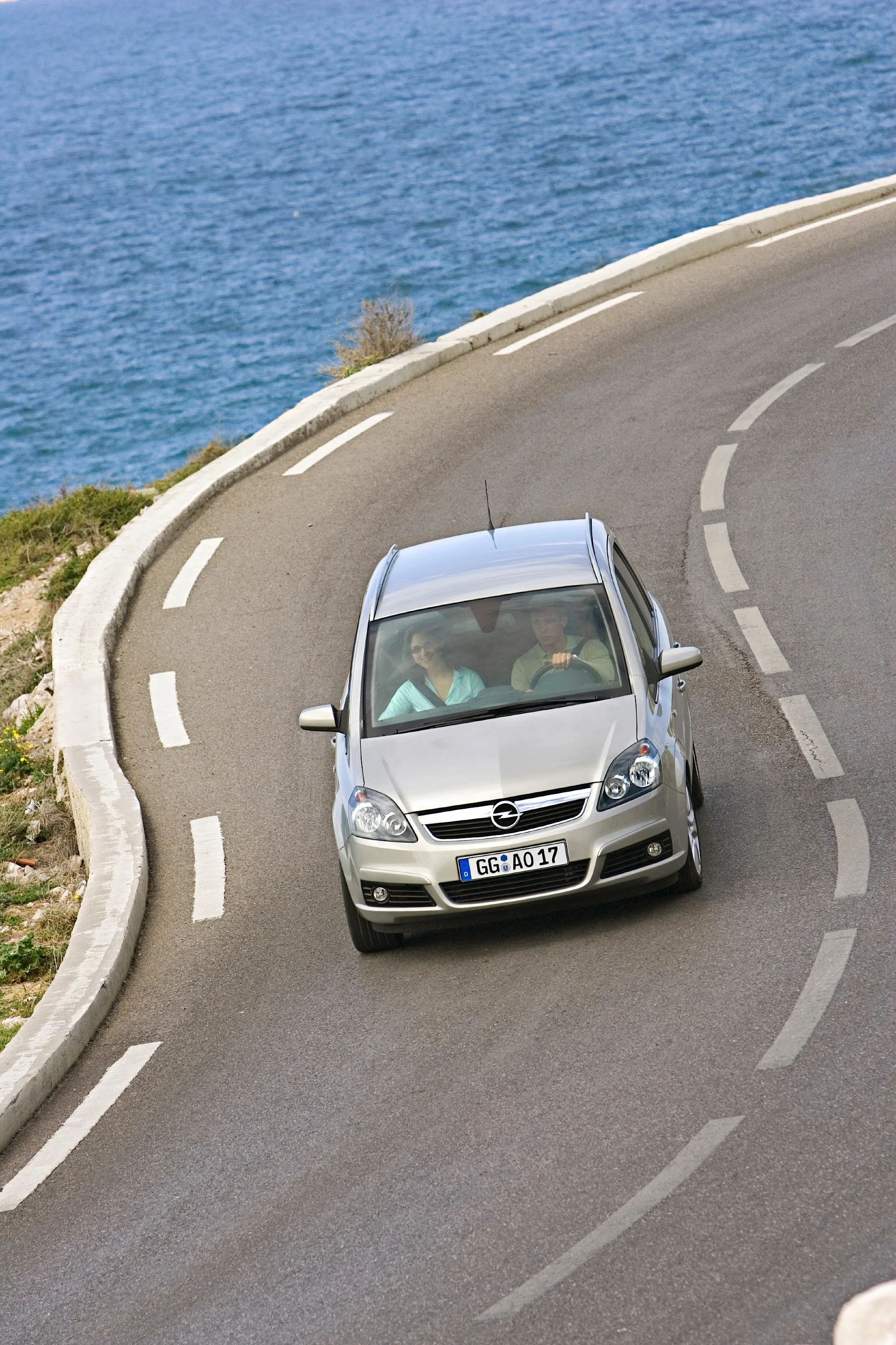 OPEL-Zafira-4365_34.jpg