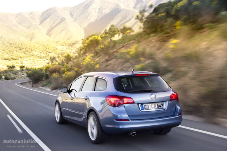 OPEL Astra Sports Tourer 2010-2015