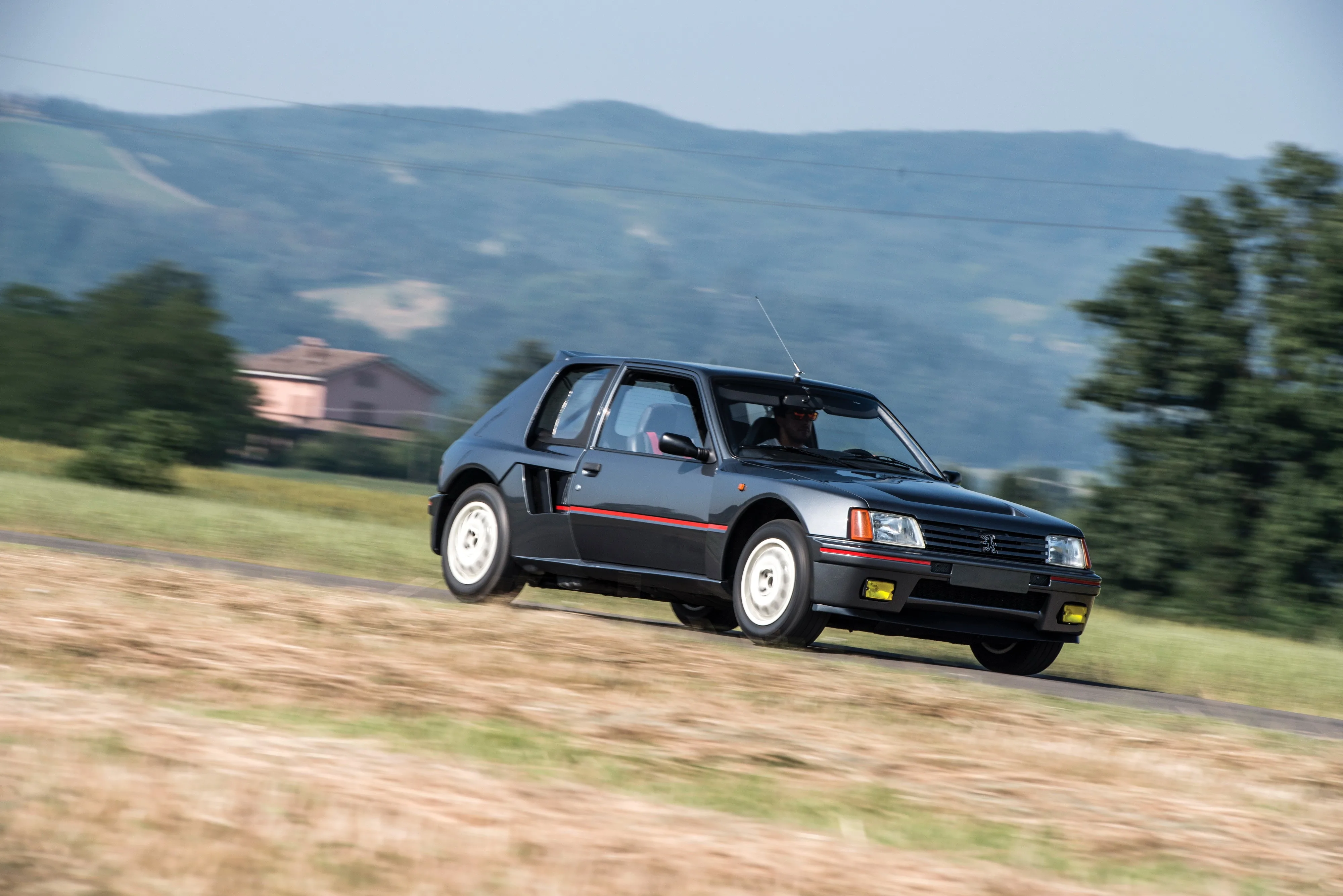 PEUGEOT-205-T16-2571_27.jpeg