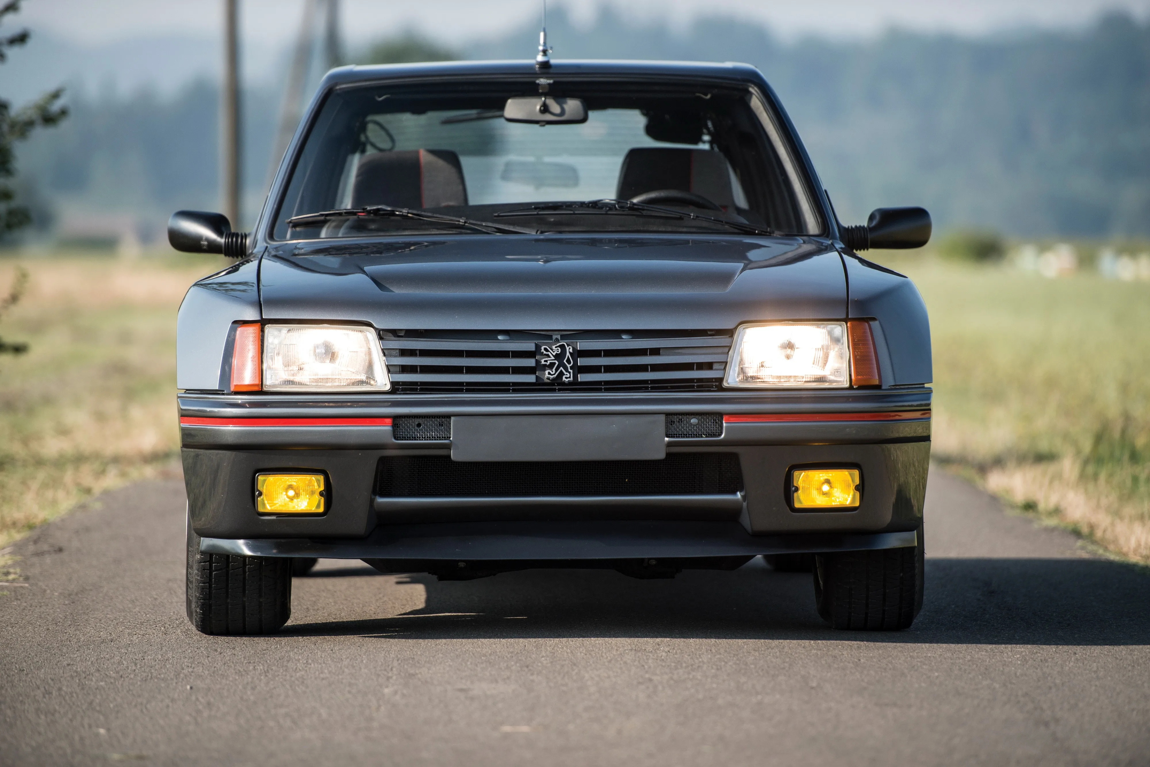 PEUGEOT-205-T16-2571_29.jpeg