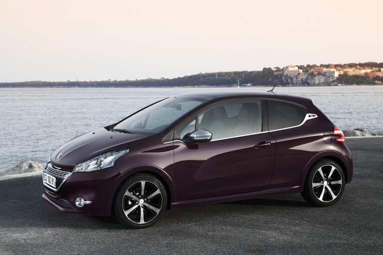 PEUGEOT 208 XY 2013-2015