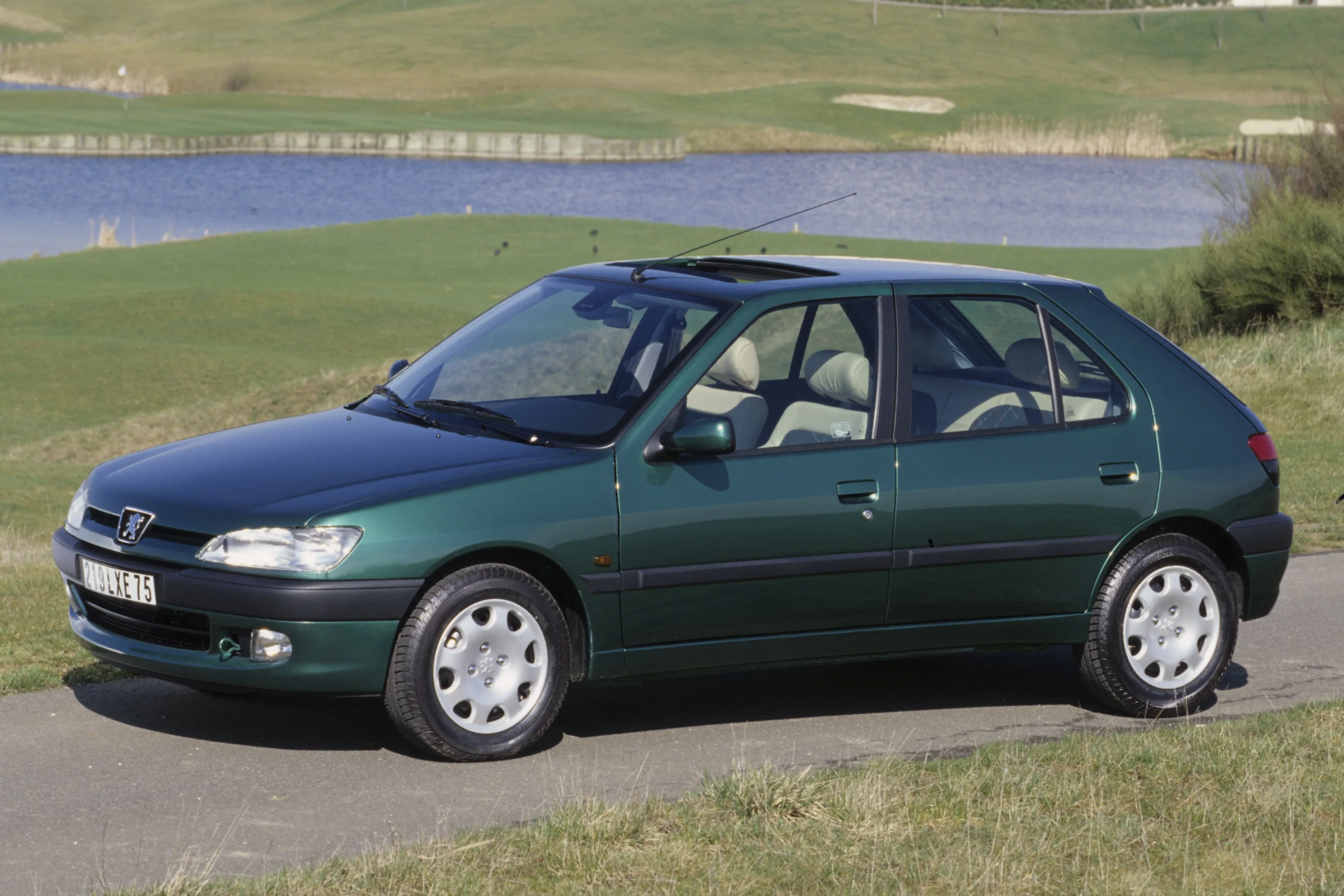 PEUGEOT-306-5-doors-2686_14.jpeg