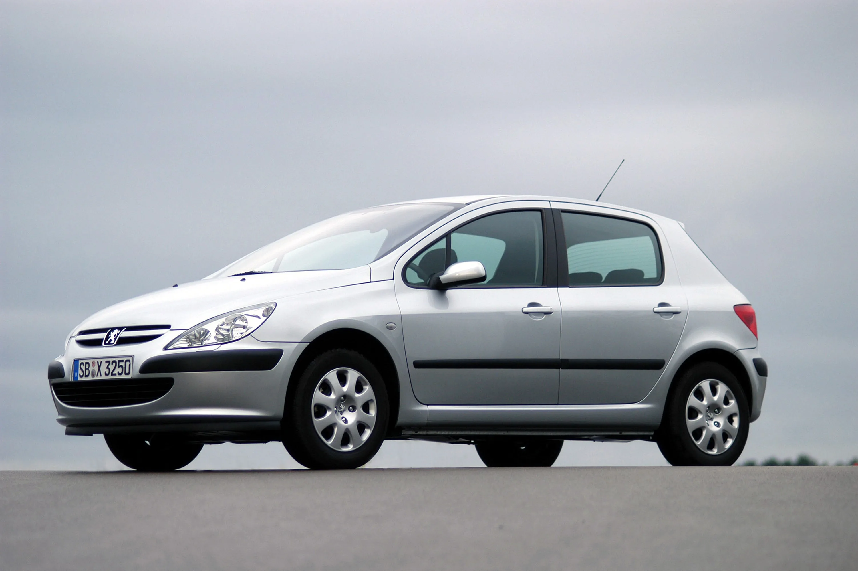 PEUGEOT-307-5-Doors-476_46.jpeg