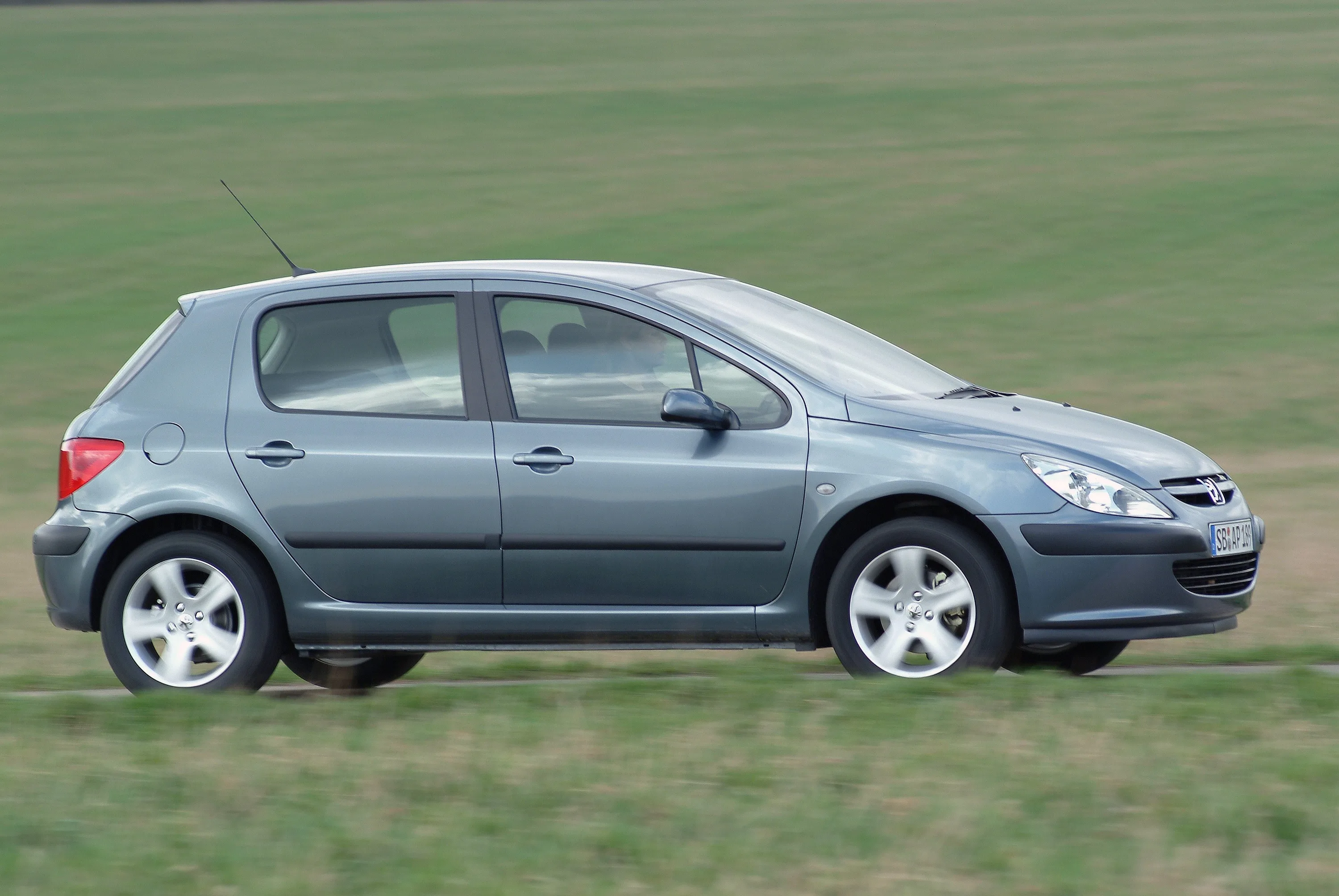 PEUGEOT-307-5-Doors-476_48.jpeg