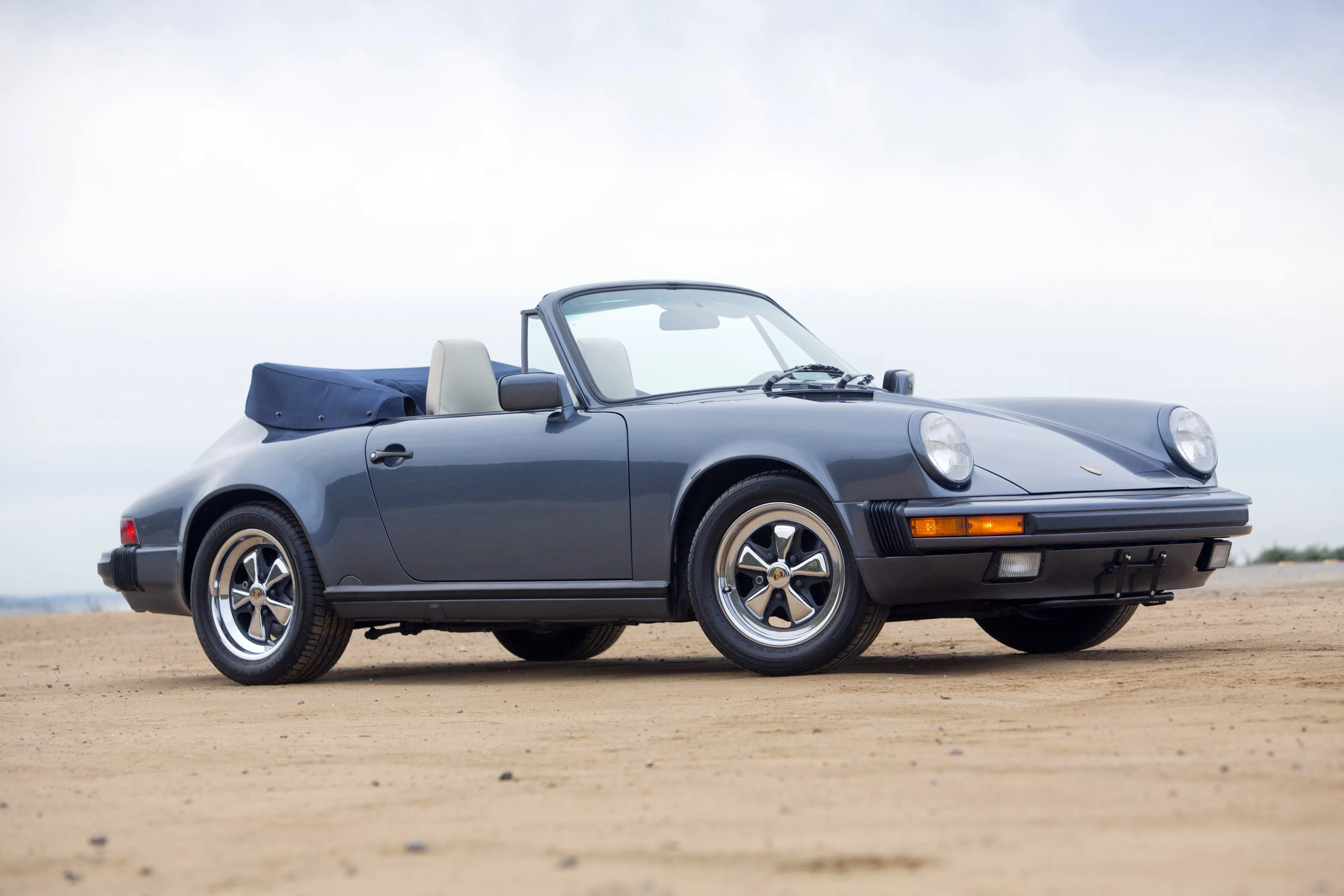 PORSCHE-911-Carrera-Cabriolet-930-2998_25.jpeg