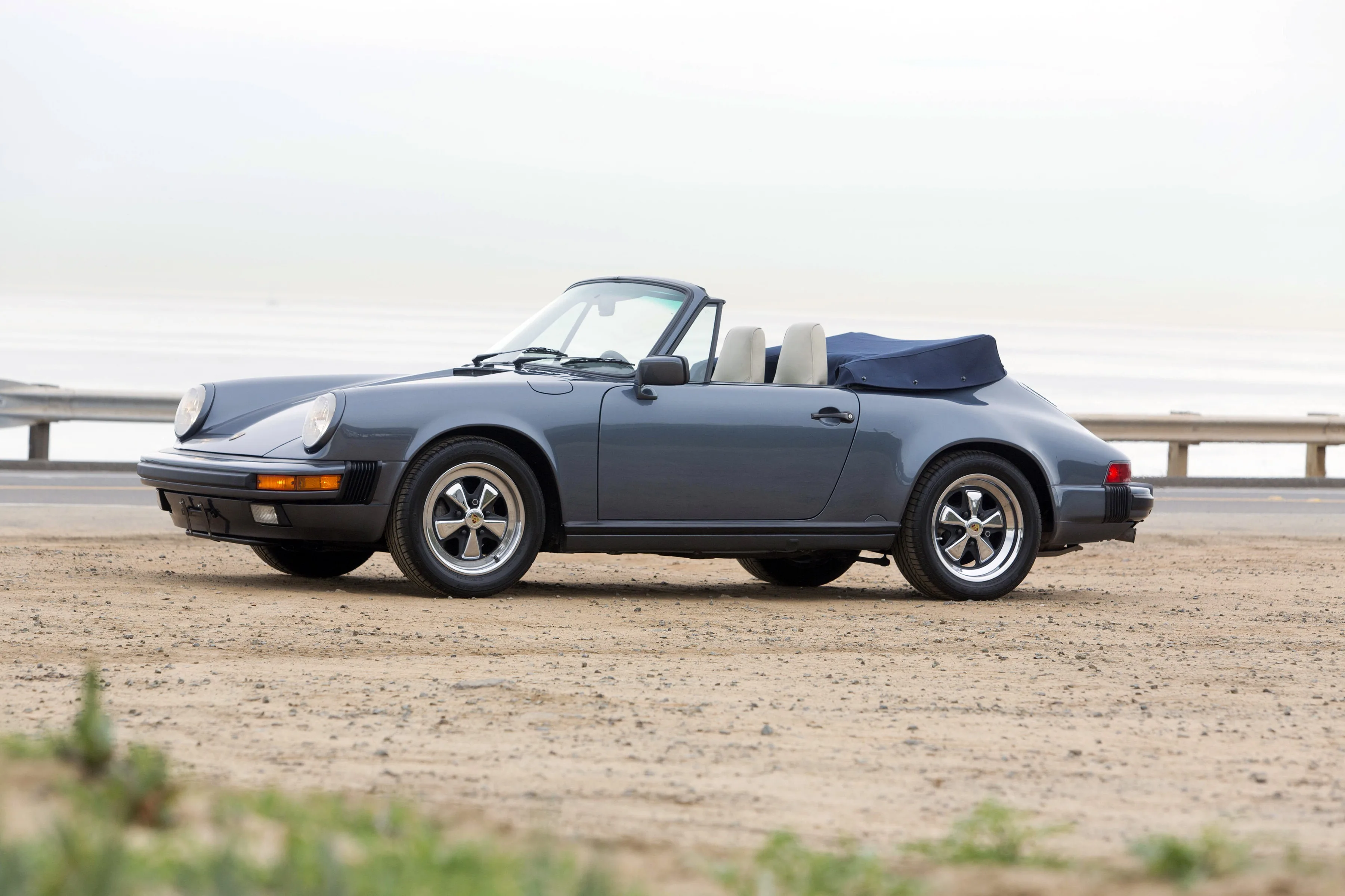 PORSCHE-911-Carrera-Cabriolet-930-2998_26.jpeg