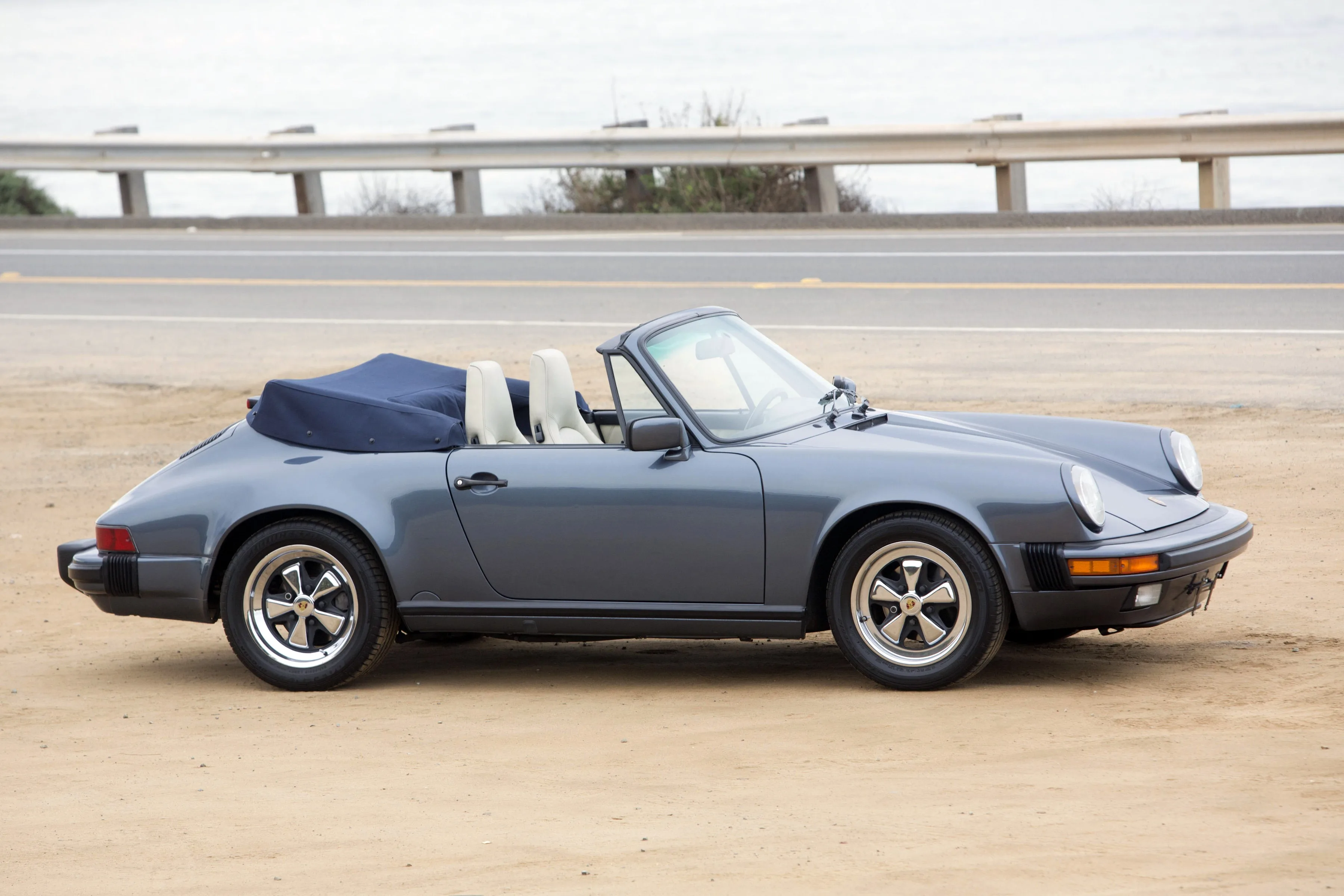 PORSCHE-911-Carrera-Cabriolet-930-2998_27.jpeg