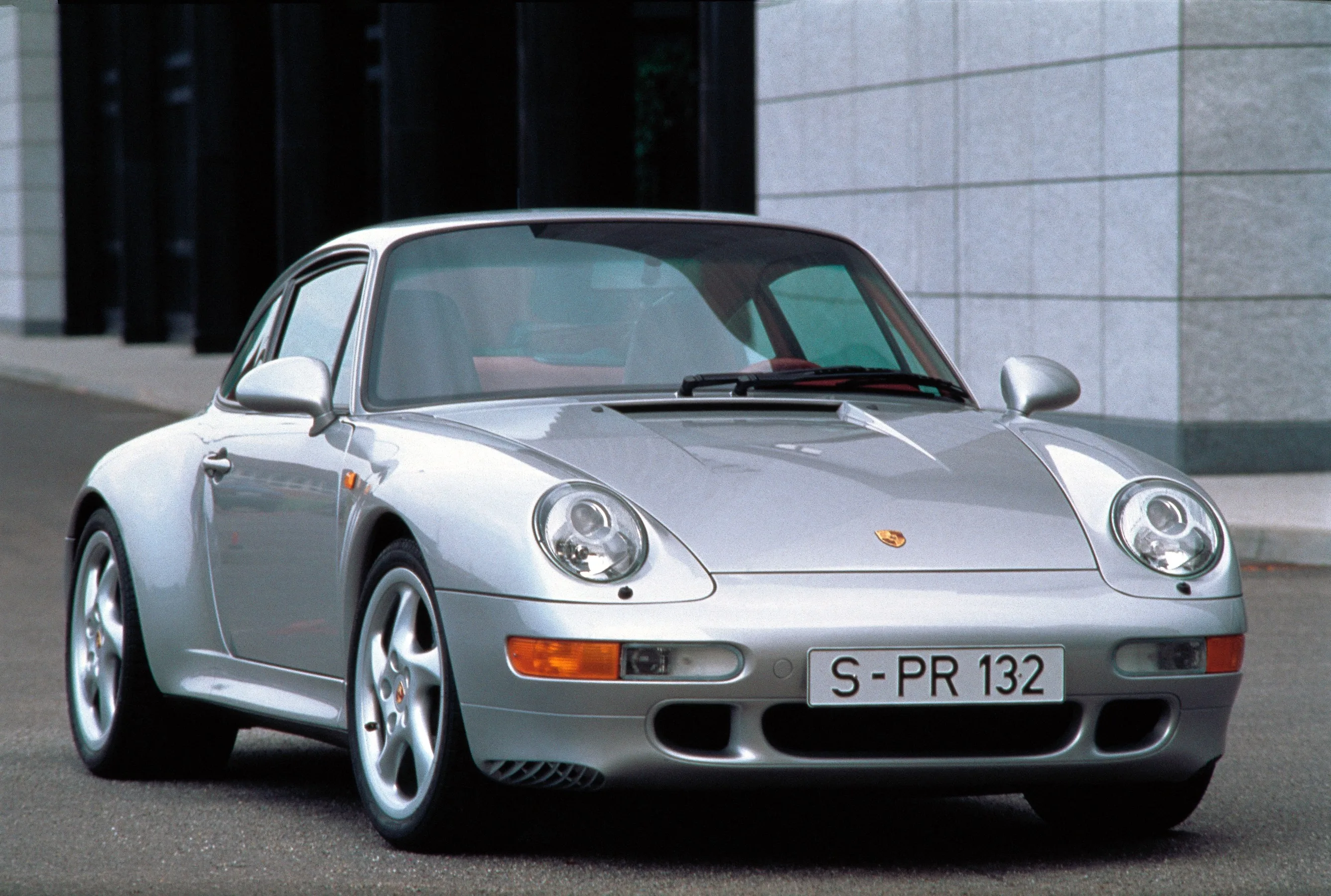 PORSCHE-911-Carrera-S-993-2951_7.jpeg