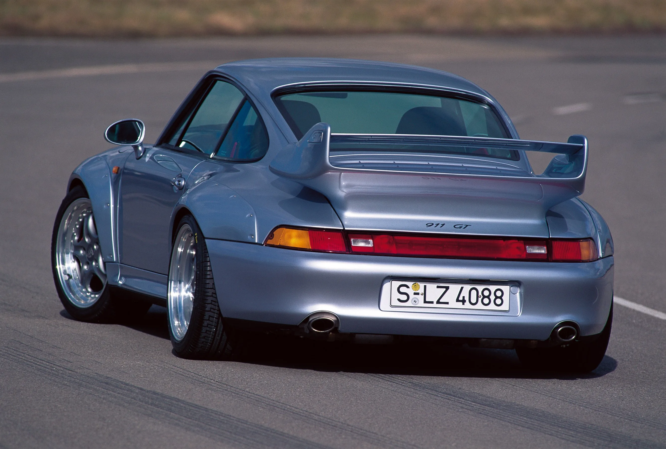 PORSCHE-911-GT2-993-2961_27.jpeg