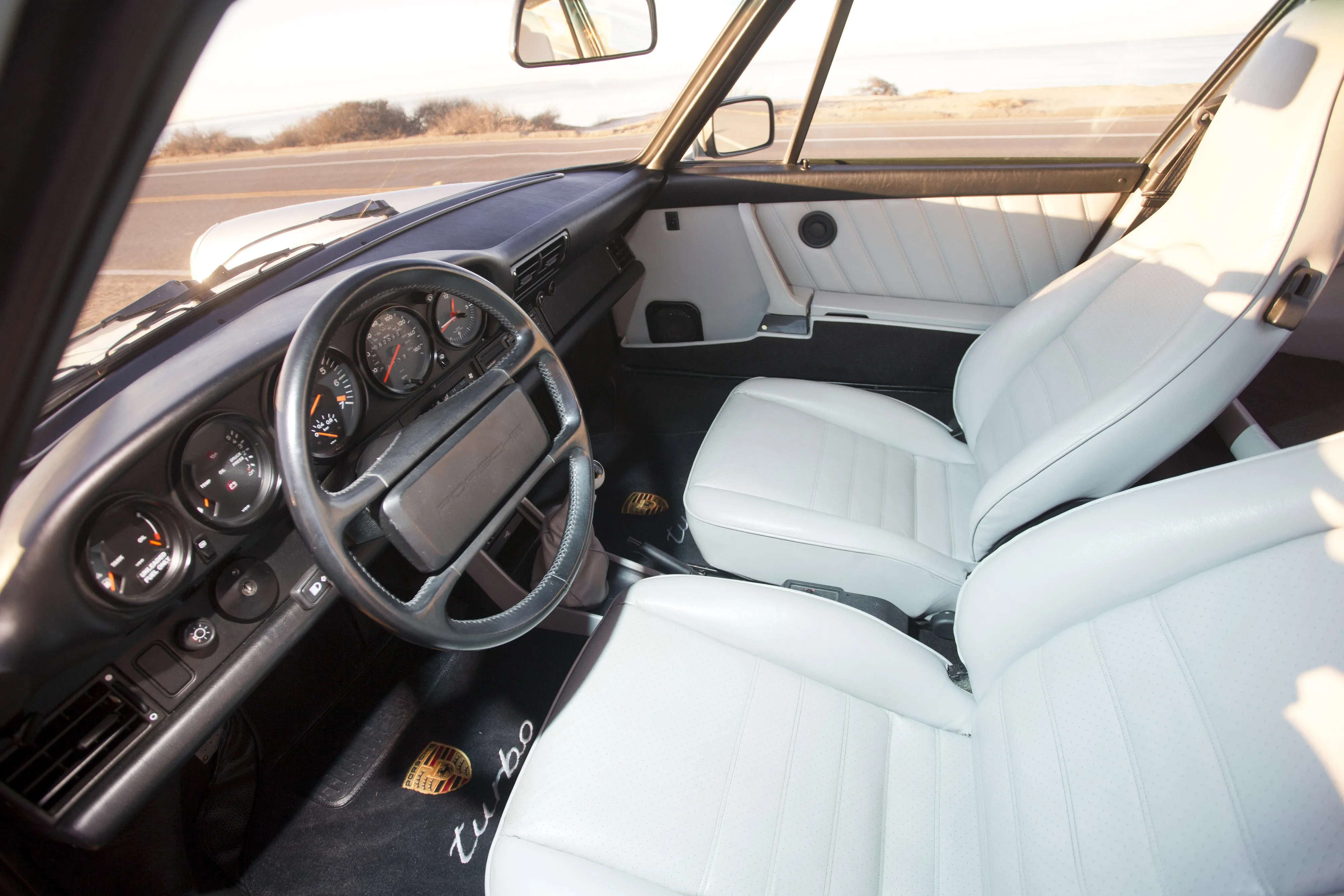 PORSCHE-911-Turbo-930-2987_16.jpeg