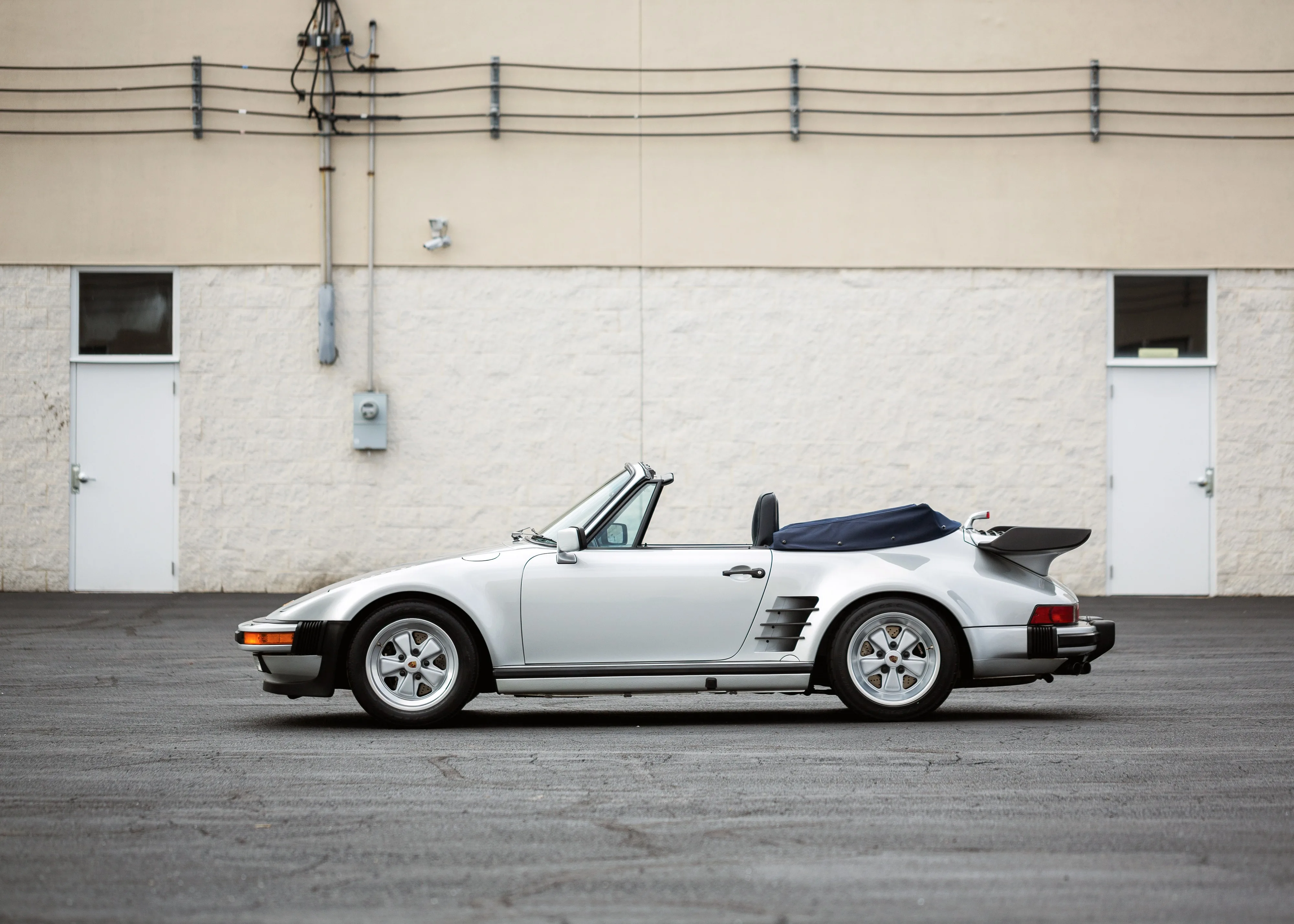 PORSCHE-911-Turbo-Cabriolet-Flachtbau-930-3001_21.jpeg