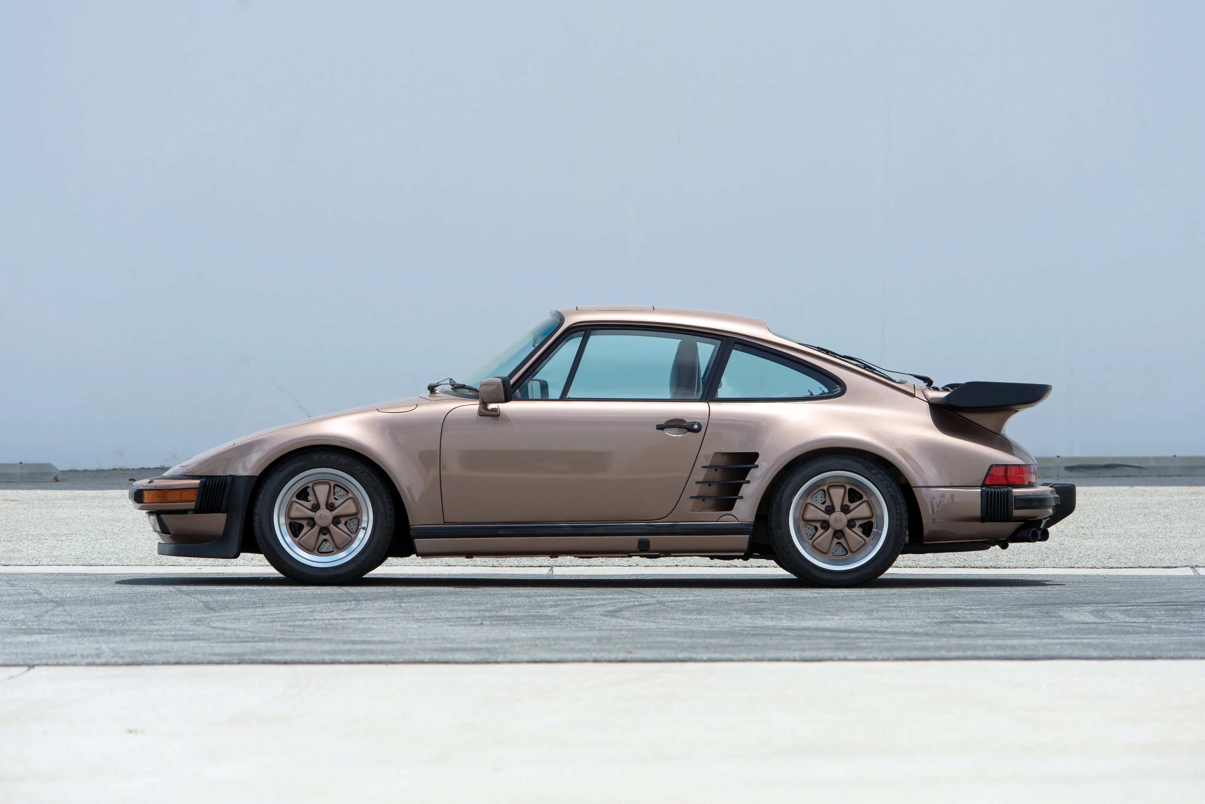 PORSCHE-911-Turbo-Flachbau-930-2999_32.jpeg